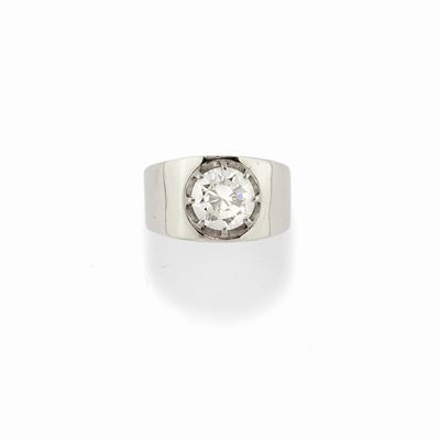 Anello, oro bianco 18K con diamante taglio brillante di ct 2,20