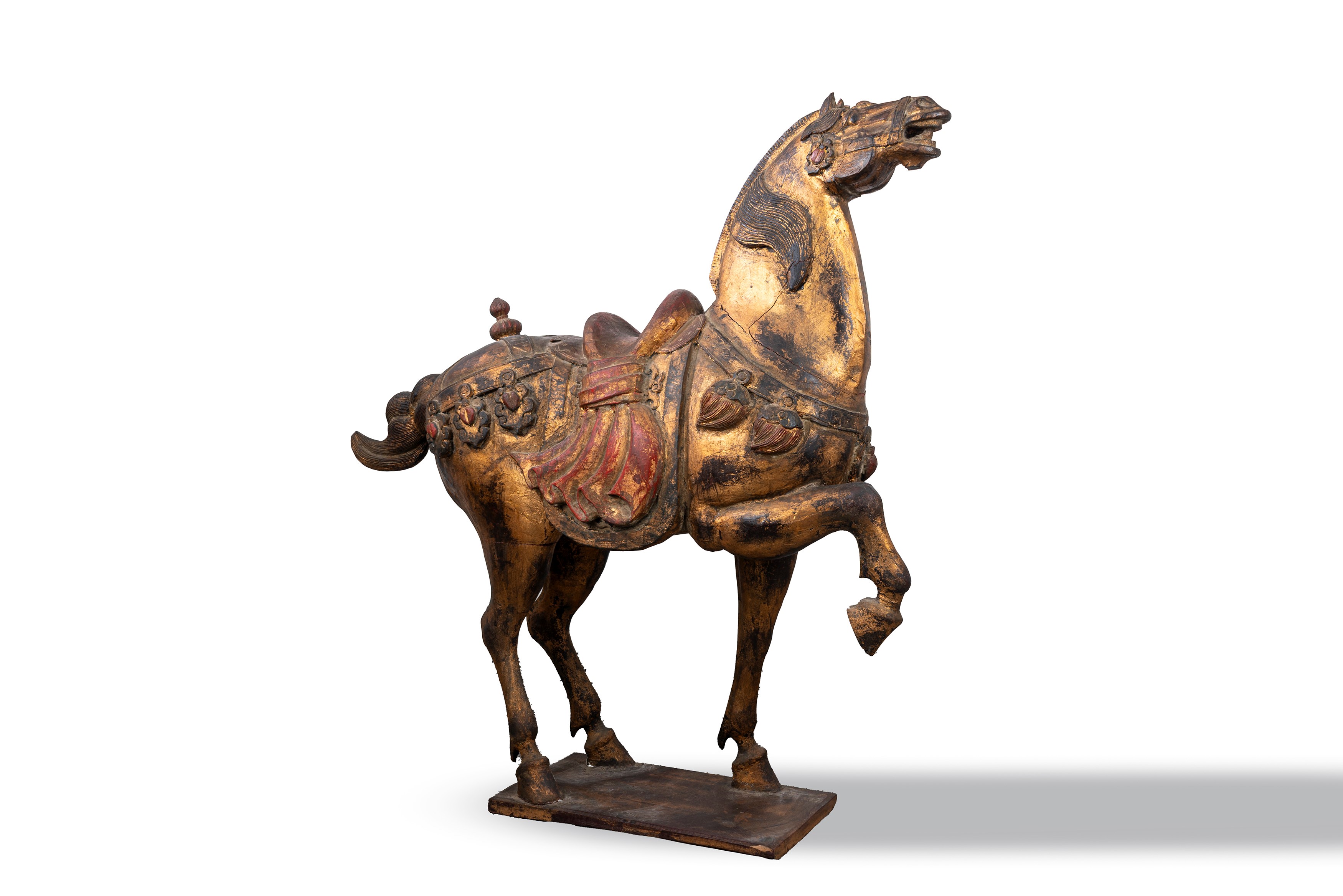 Coppia di Cavalli in Legno Laccato Rosso e Oro, Cina, Fine Secolo XIX - Inizi Secolo XX