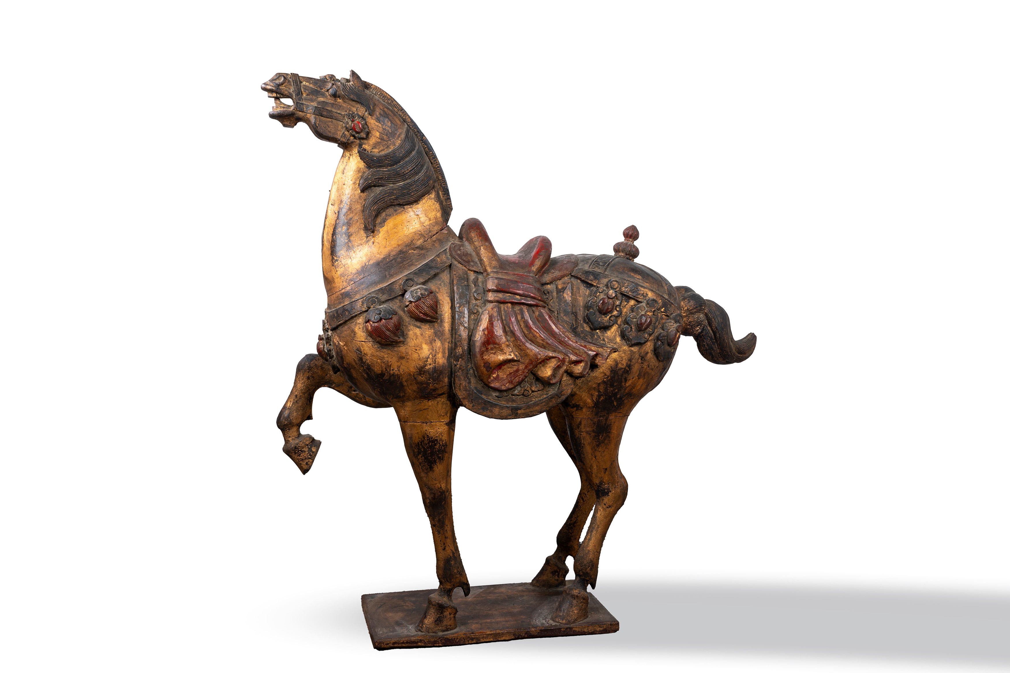 Coppia di Cavalli in Legno Laccato Rosso e Oro, Cina, Fine Secolo XIX - Inizi Secolo XX