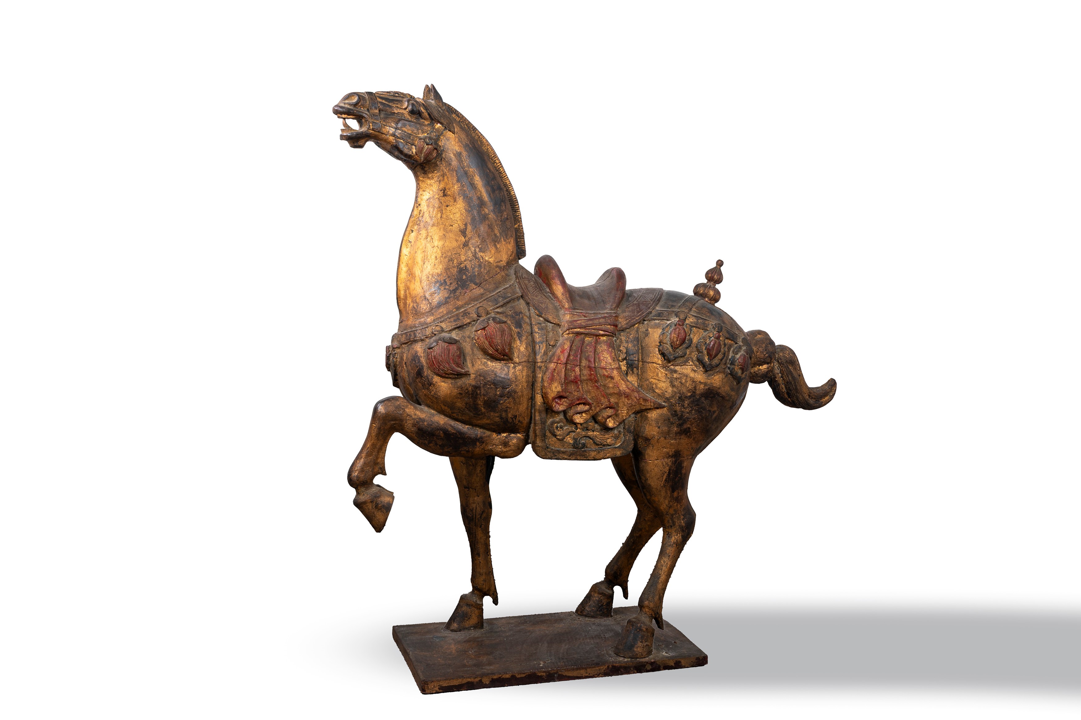Coppia di Cavalli in Legno Laccato Rosso e Oro, Cina, Fine Secolo XIX - Inizi Secolo XX