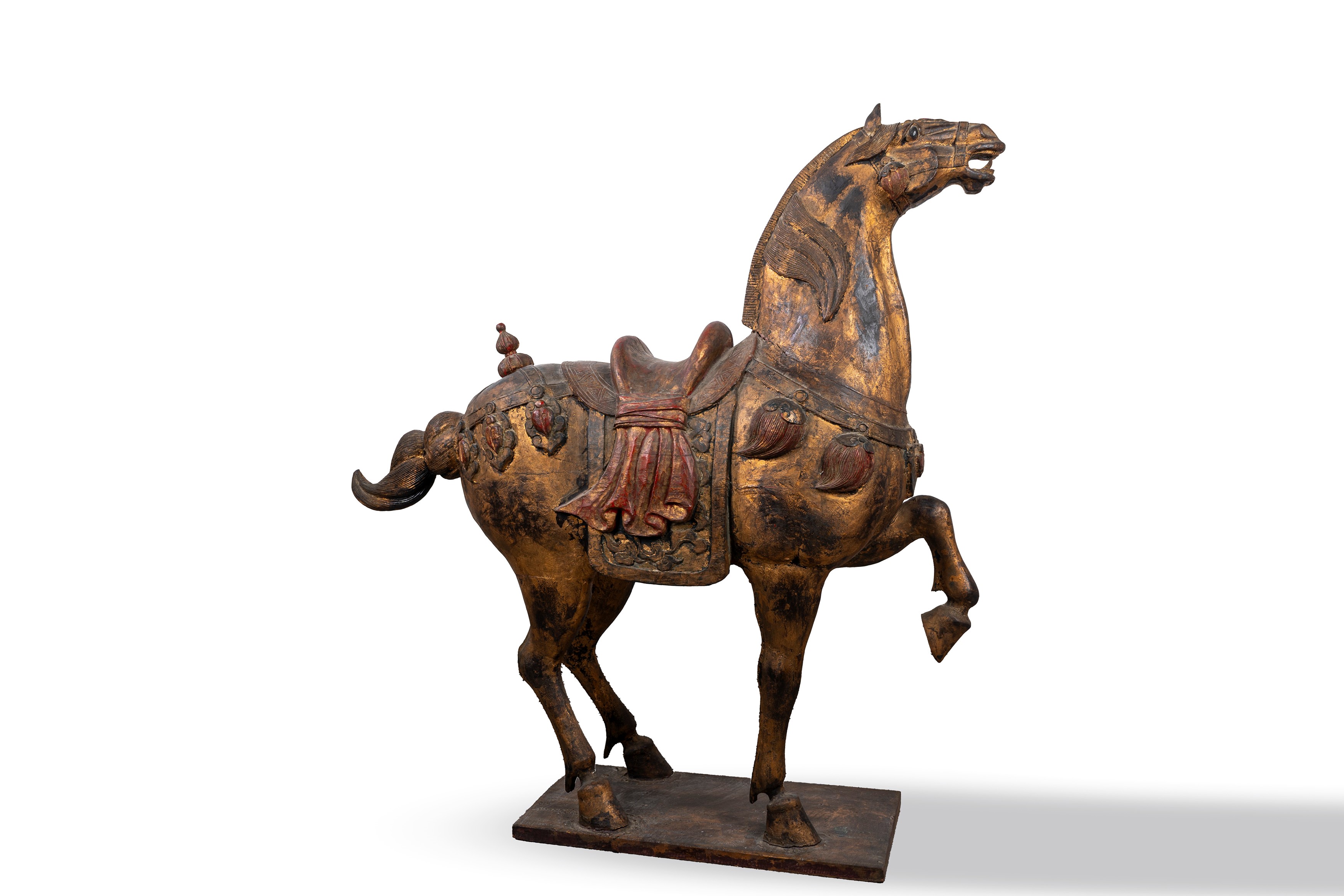Coppia di Cavalli in Legno Laccato Rosso e Oro, Cina, Fine Secolo XIX - Inizi Secolo XX