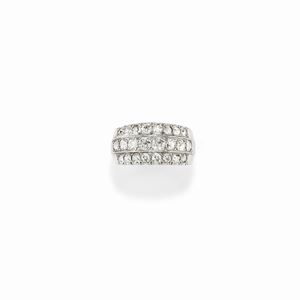 A 18K white gold and diamond ring