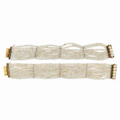 Coppia di bracciali in oro giallo 18K con perle naturali, sei fili