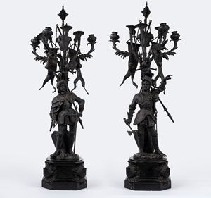 Coppia di grandi candelieri in bronzo con figure di guerrieri in armatura, secolo XIX