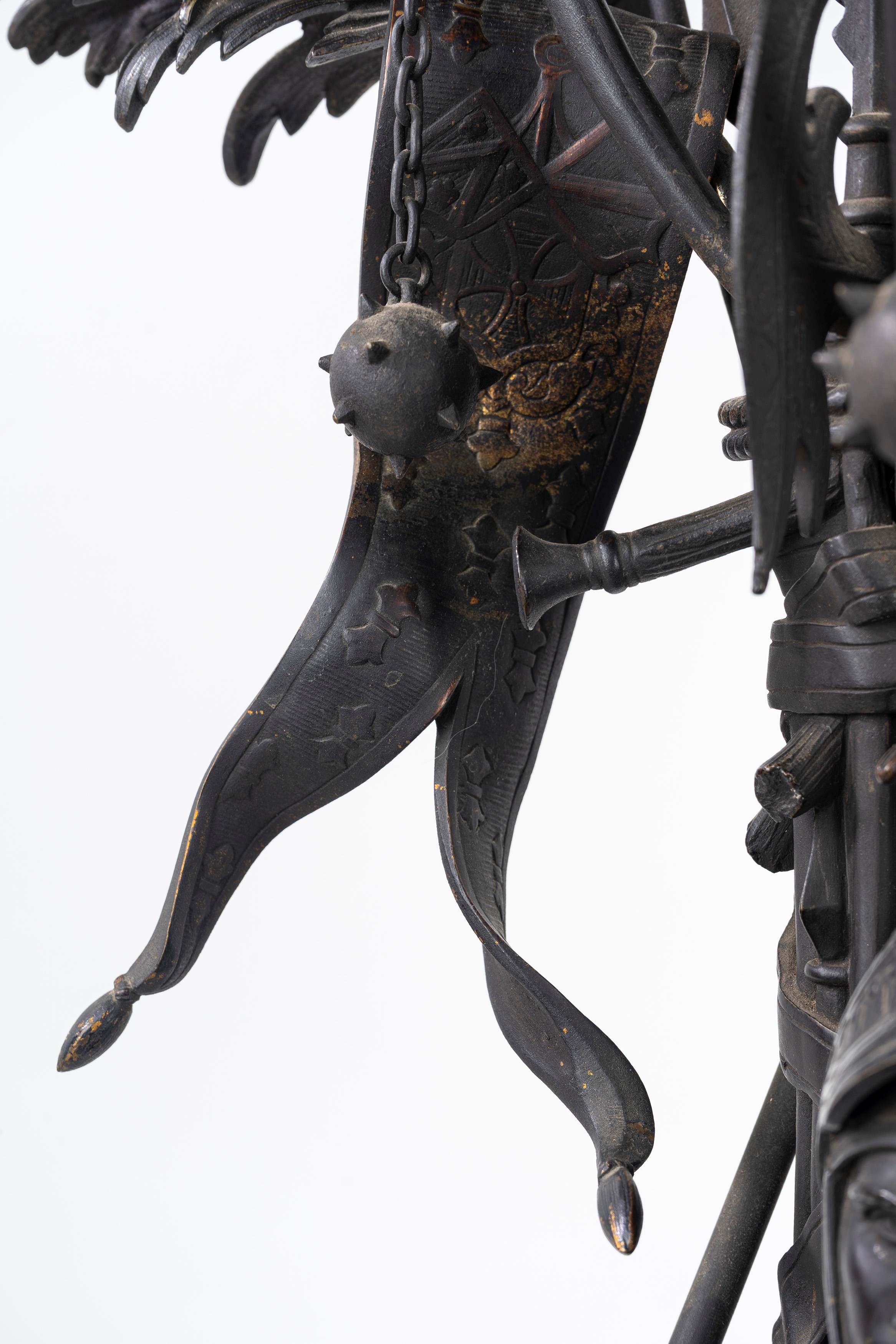 Coppia di Grandi Candelieri in Bronzo con Figure di Guerrieri in Armatura, Secolo XIX