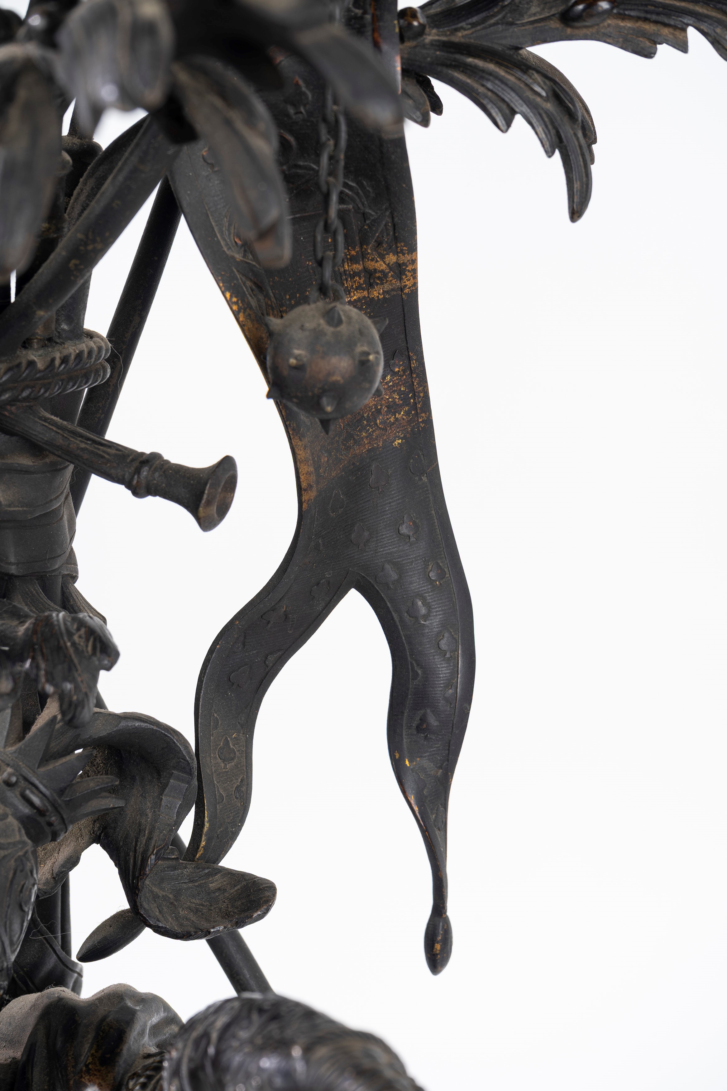 Coppia di Grandi Candelieri in Bronzo con Figure di Guerrieri in Armatura, Secolo XIX