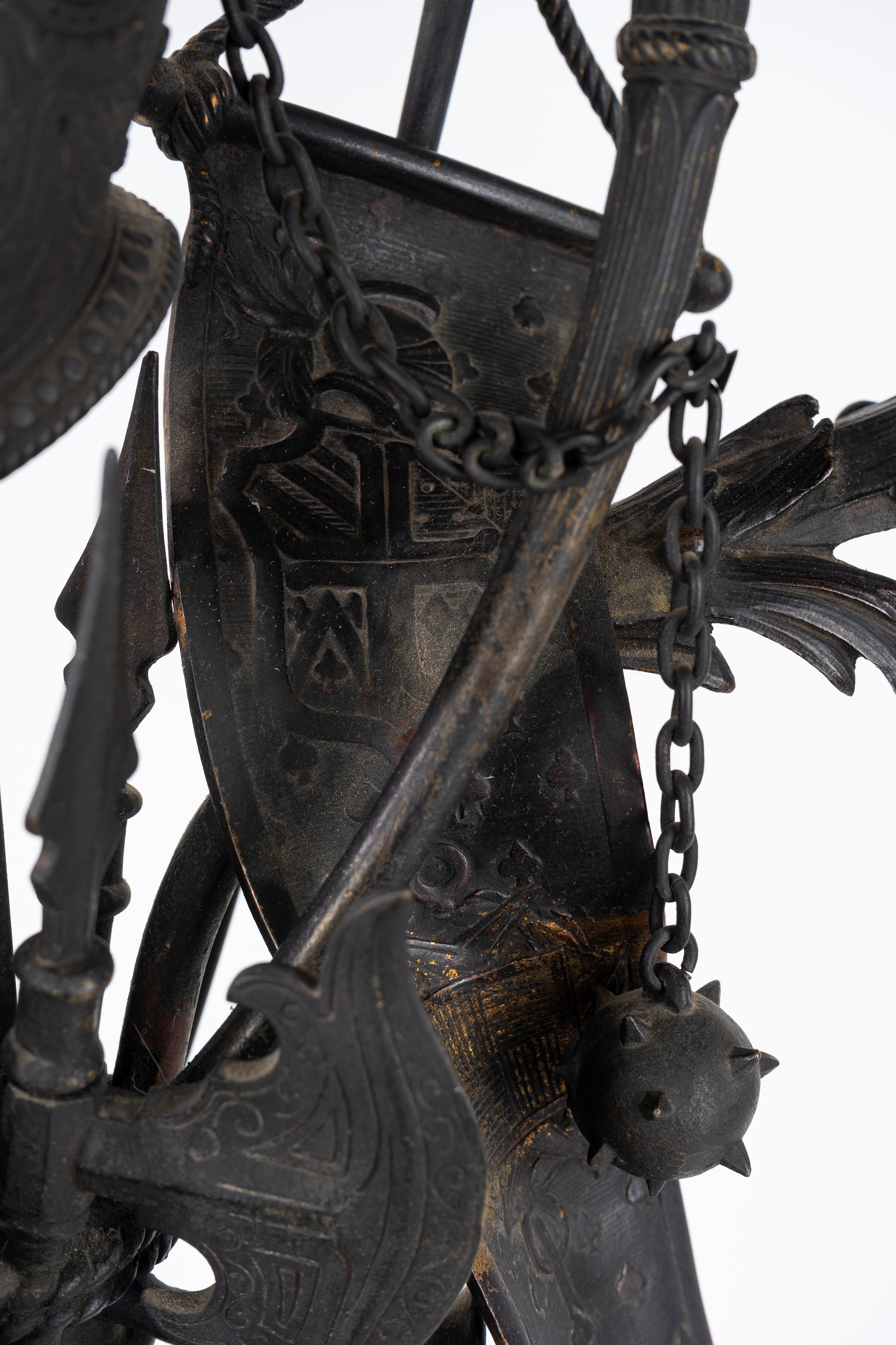 Coppia di Grandi Candelieri in Bronzo con Figure di Guerrieri in Armatura, Secolo XIX