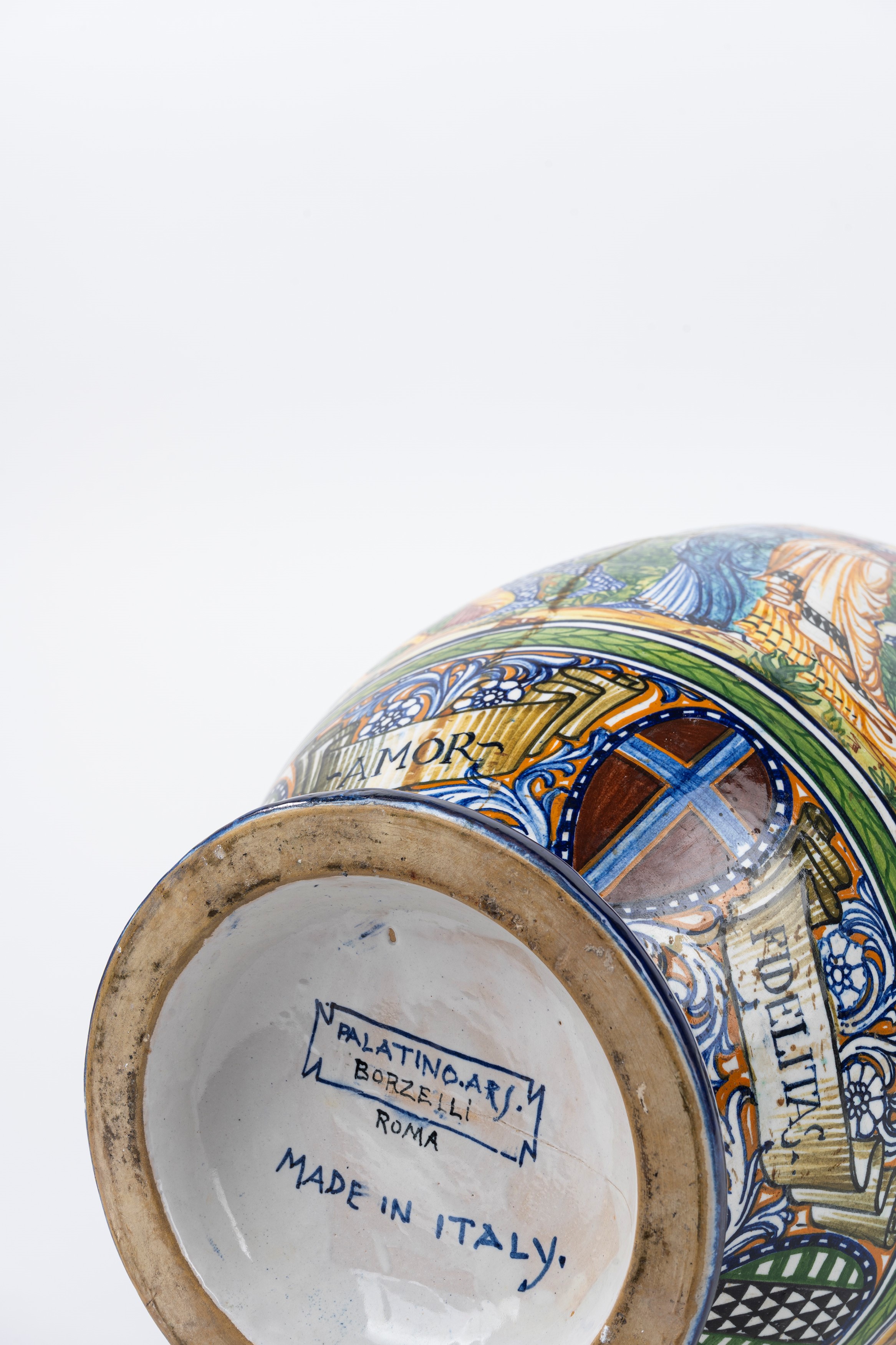 Vaso Istoriato in Maiolica Policroma