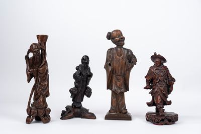 Lotto Composto da Quattro Figure Orientali in Legno Scolpito. Cina, Secolo XX