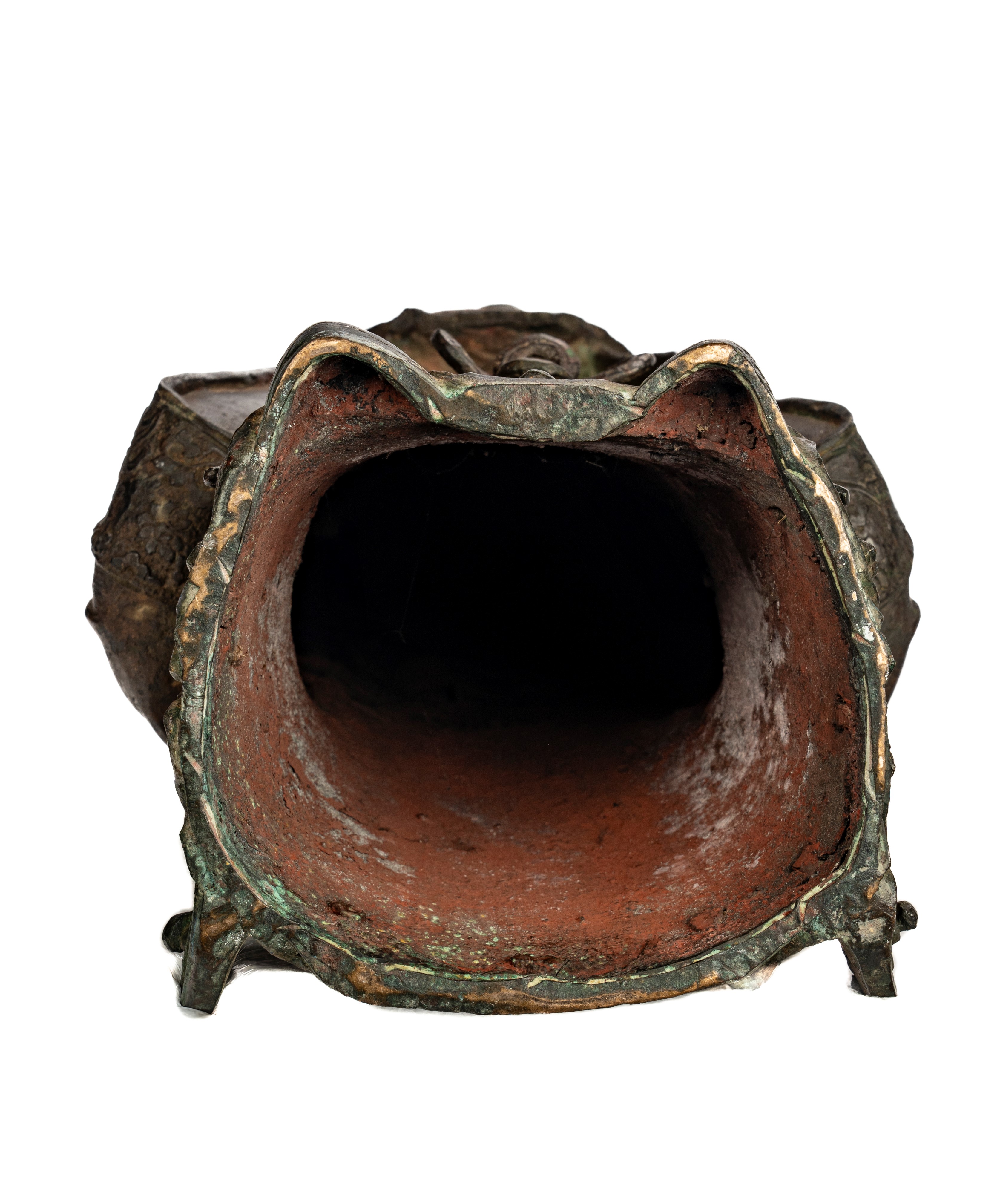 Grande figura stante in bronzo cesellato, con tracce di doratura e laccatura, raffigurante Longnü...