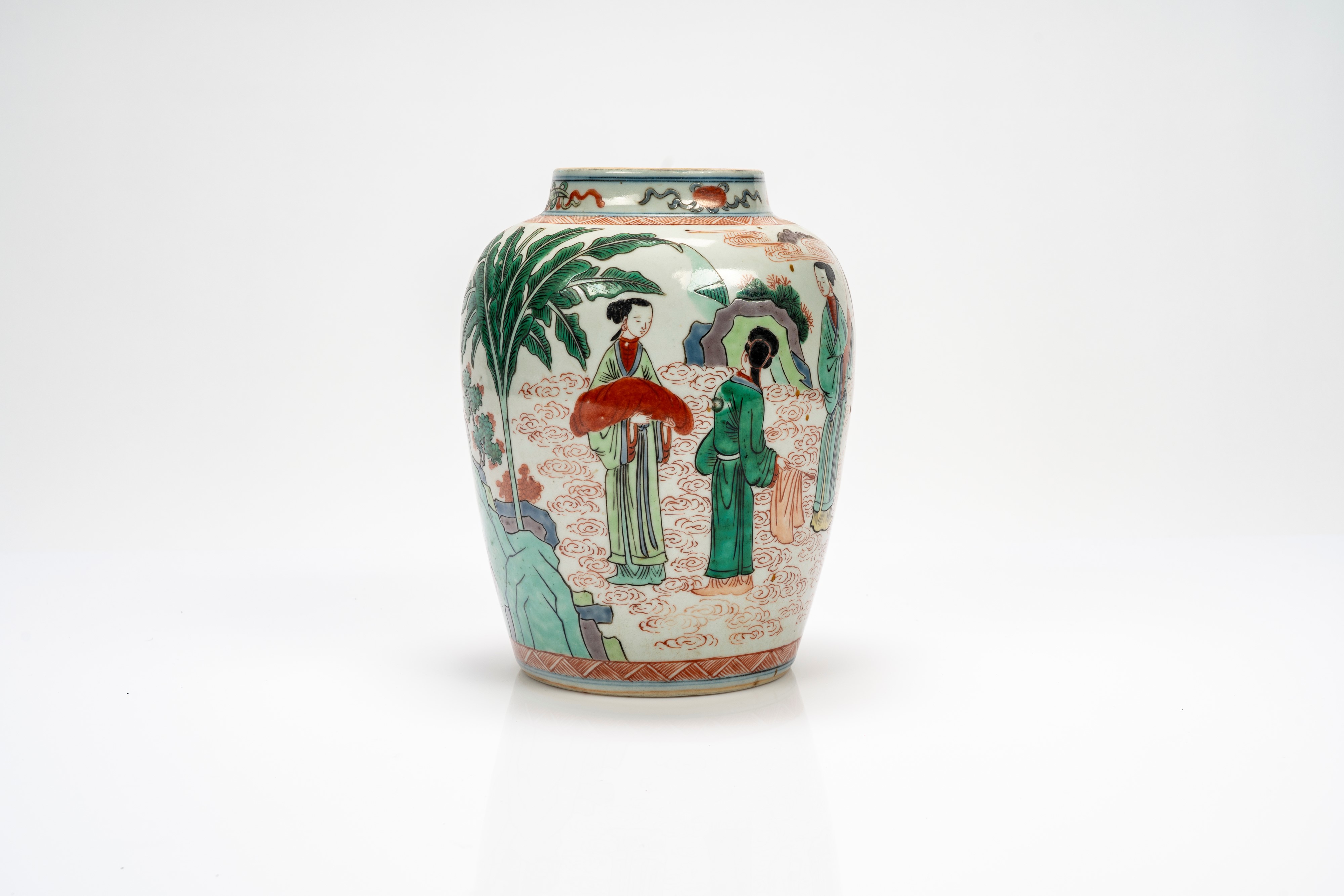 Vaso wucai, decorato con figure in un giardino, Cina, fine XIX secolo
