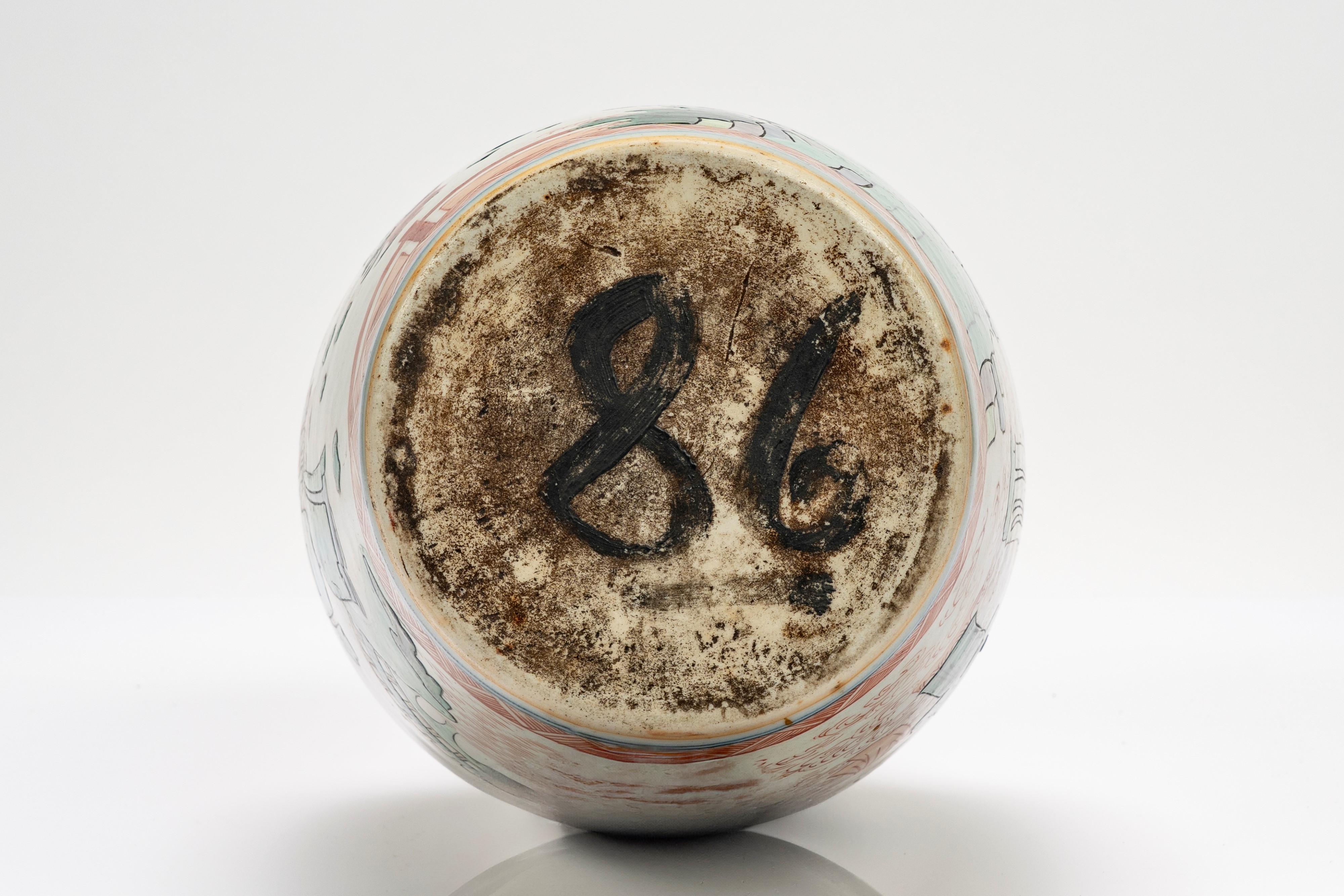 Vaso wucai, decorato con figure in un giardino, Cina, fine XIX secolo