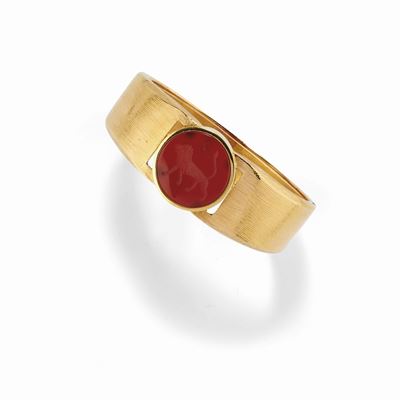 Bracciale rigido in oro giallo 18K con corniola