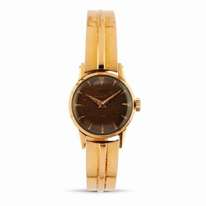 A 18K yellow gold lady's wristwatch, Universal