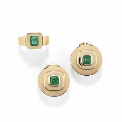 Demi parure in oro giallo 18K con smeraldi, composta da anello e orecchini