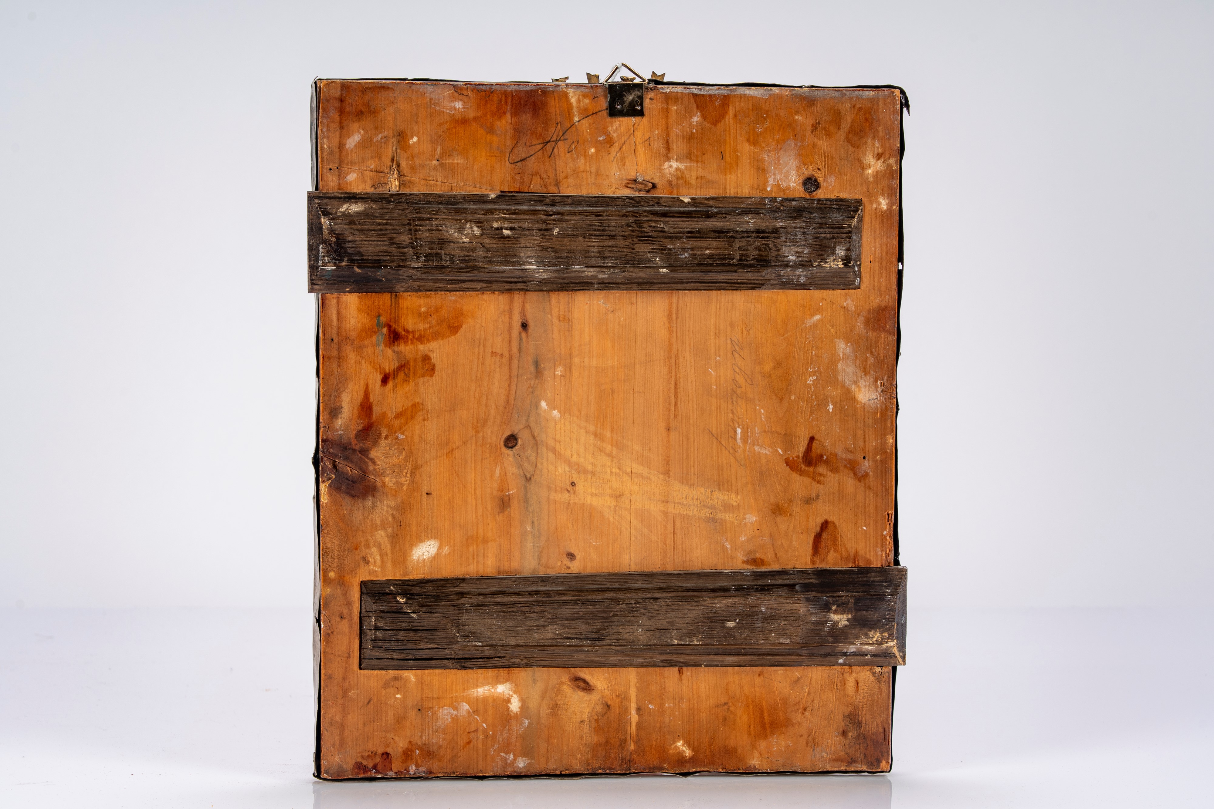 Icona su tavola raffigurante Cristo Pantocratore con riza in metallo argentato. Russia, XIX secol...