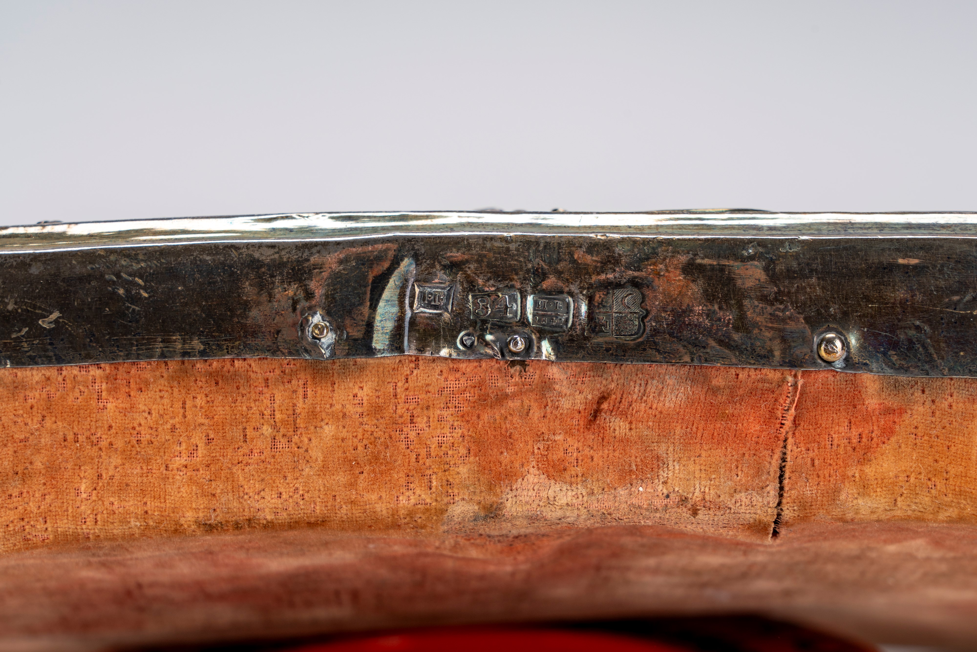 Icona su tavola con riza in argento raffigurante san Nicola tra santi. Russia, XIX secolo