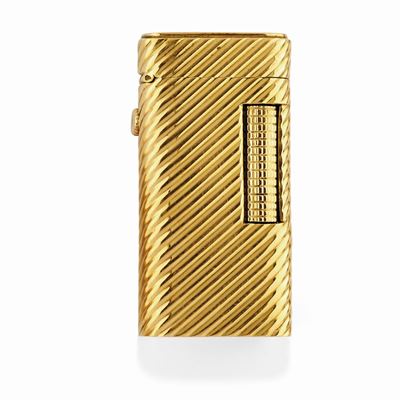 Accendino in oro giallo 18K con decorazione scanalata