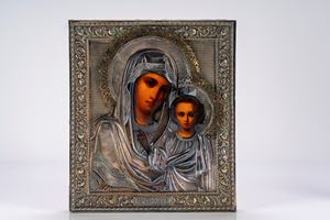Icona su tavola con riza in argento raffigurante la Vergine di Kazan. Russia, 1908–1926