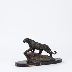 Scultura in bronzo su base in marmo nero raffigurante pantera, anni '20 - '30 del XX secolo