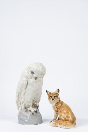 Lot composed of two porcelain sculptures, depicting a snowy owl and a fox, both 20th century