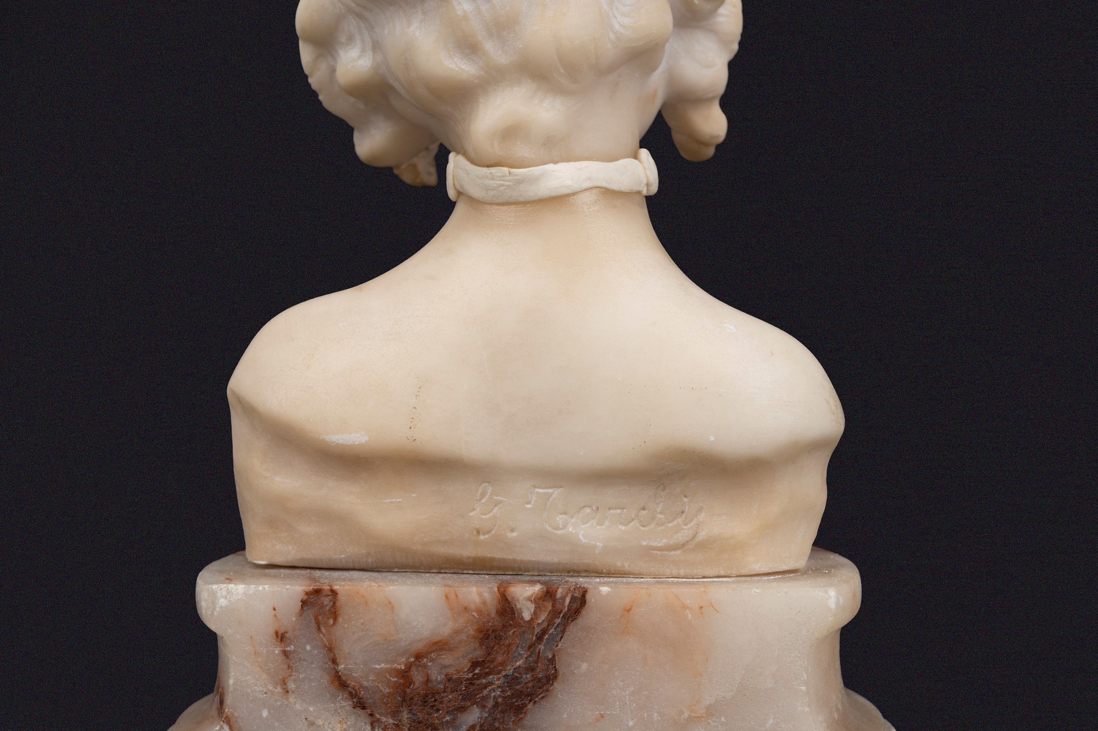 Scuola Europea, Inizi del XX Secolo - Scultura in Alabastro Raffigurante Busto di Giovinetta