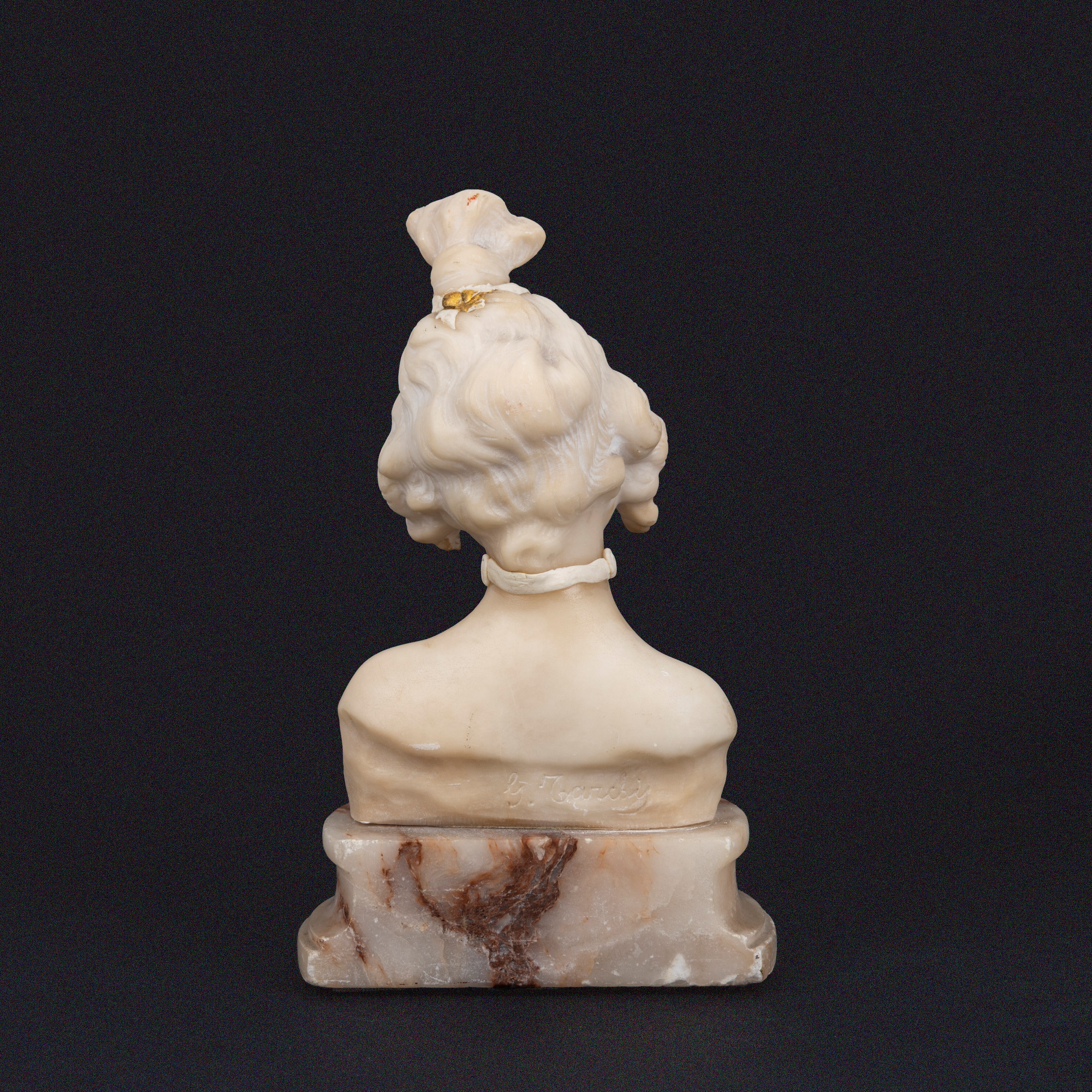 Scuola Europea, Inizi del XX Secolo - Scultura in Alabastro Raffigurante Busto di Giovinetta