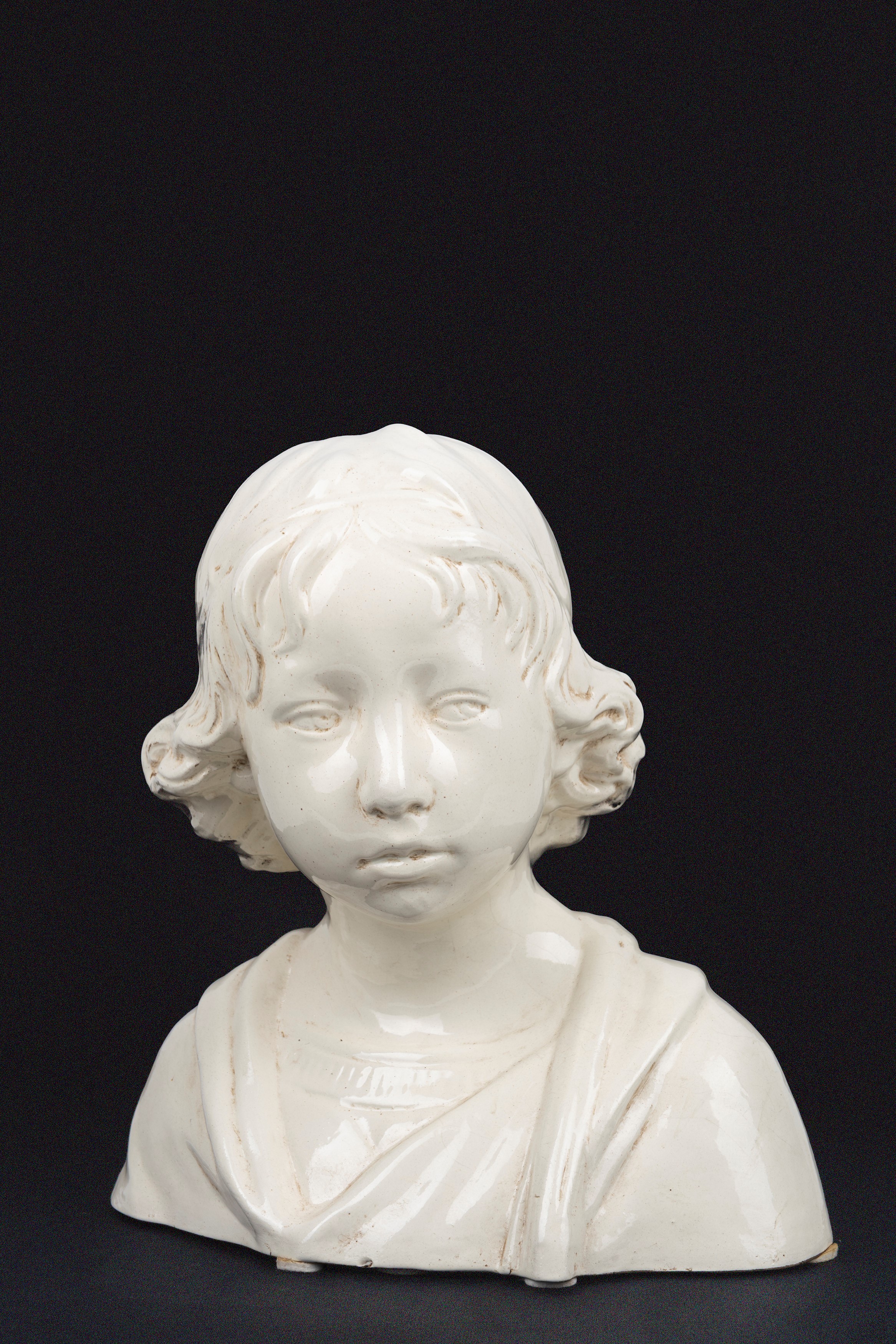 Lotto Composto da Due Sculture in Maiolica Bianca