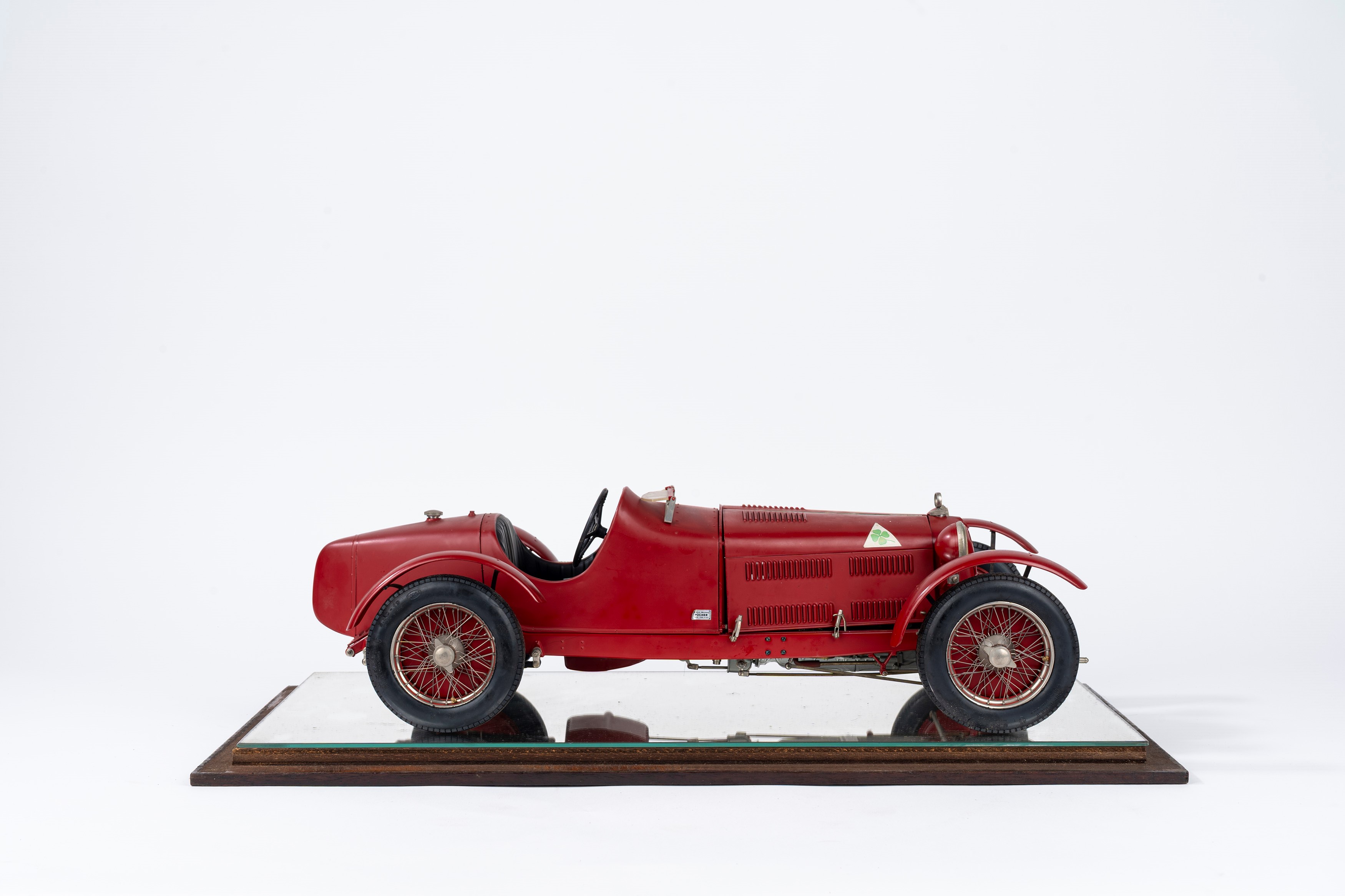 Modello di Automobile Alfa Romeo Rossa, Entro Teca in Vetro