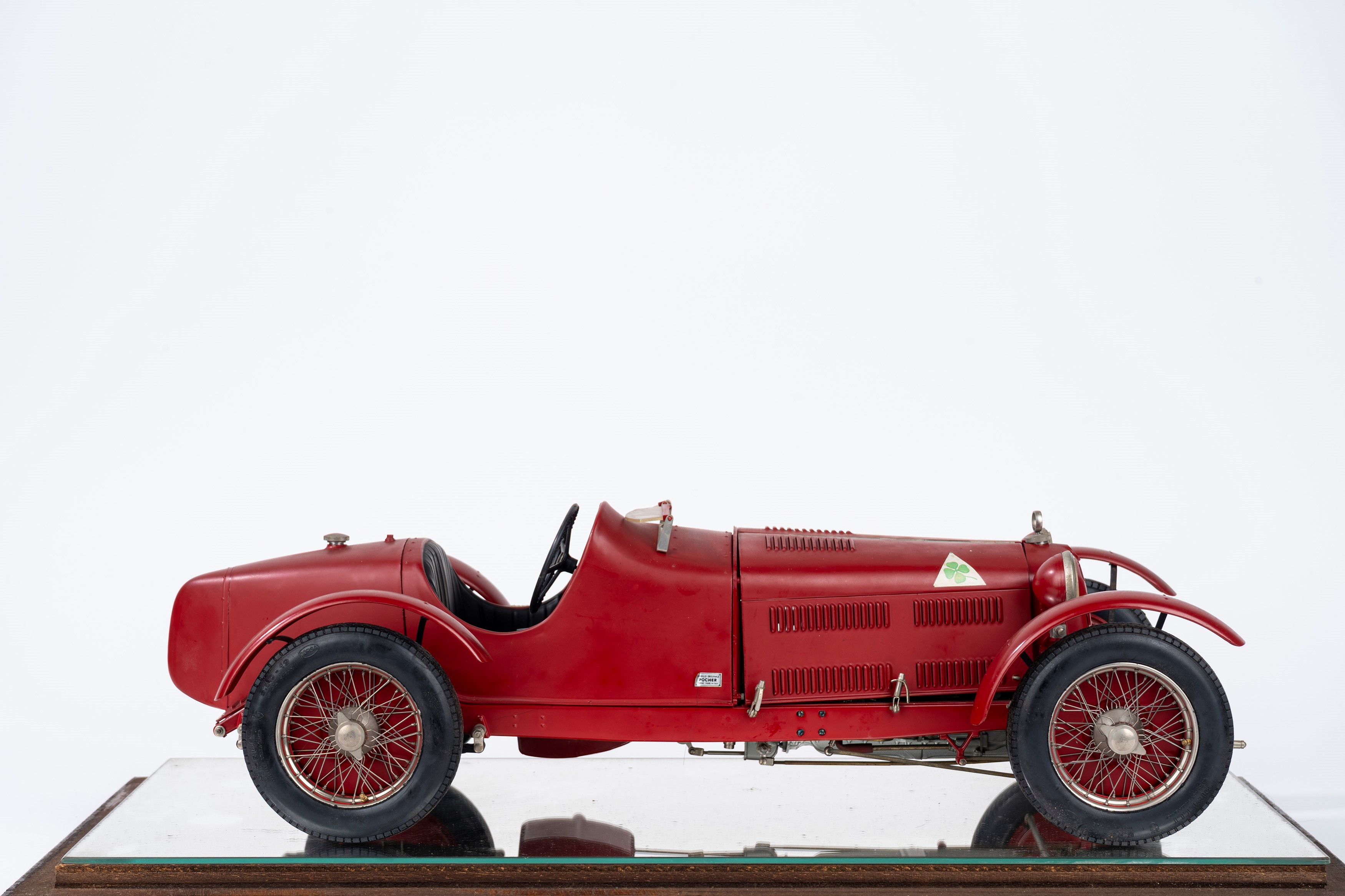 Modello di Automobile Alfa Romeo Rossa, Entro Teca in Vetro