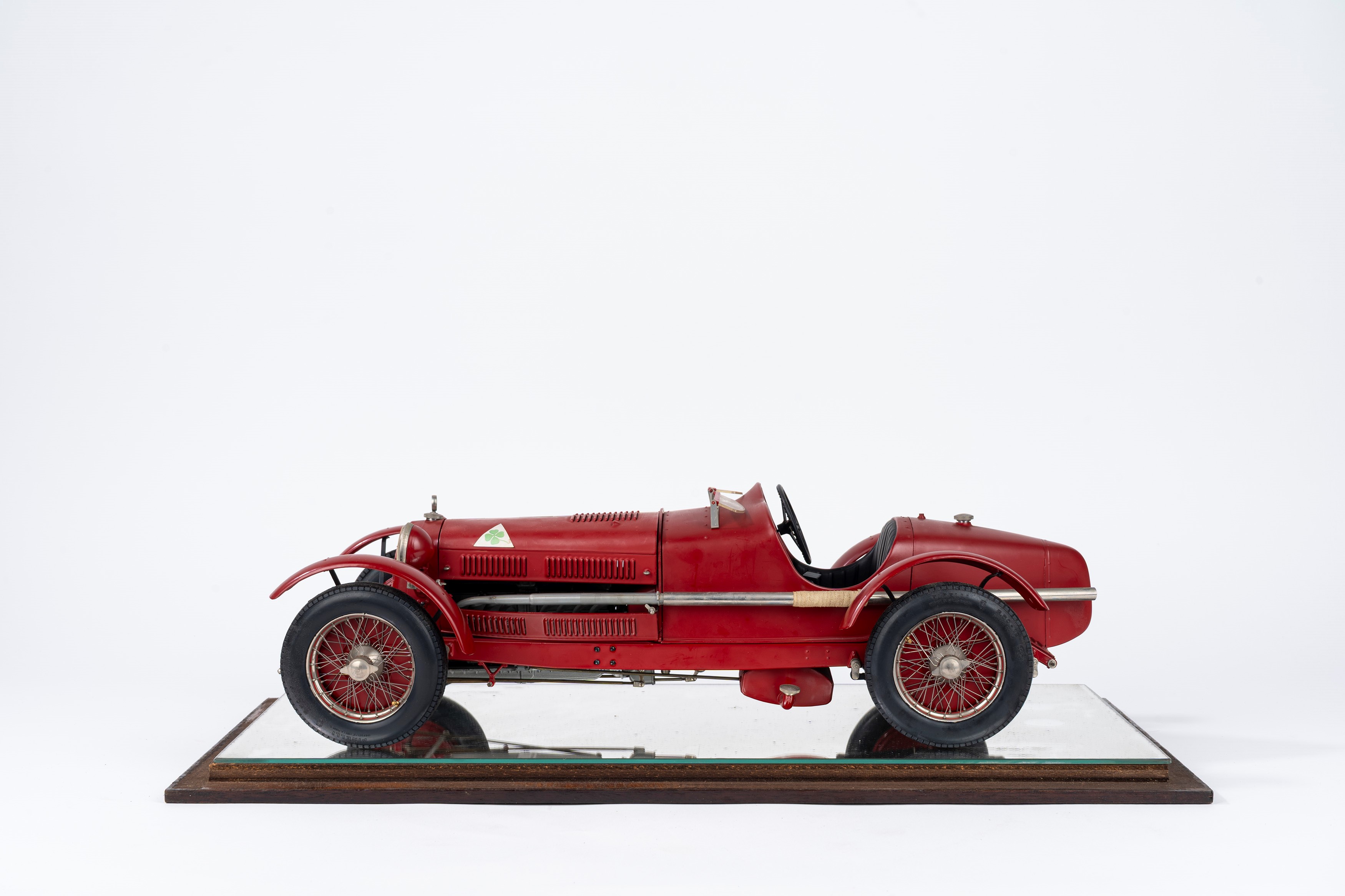 Modello di Automobile Alfa Romeo Rossa, Entro Teca in Vetro