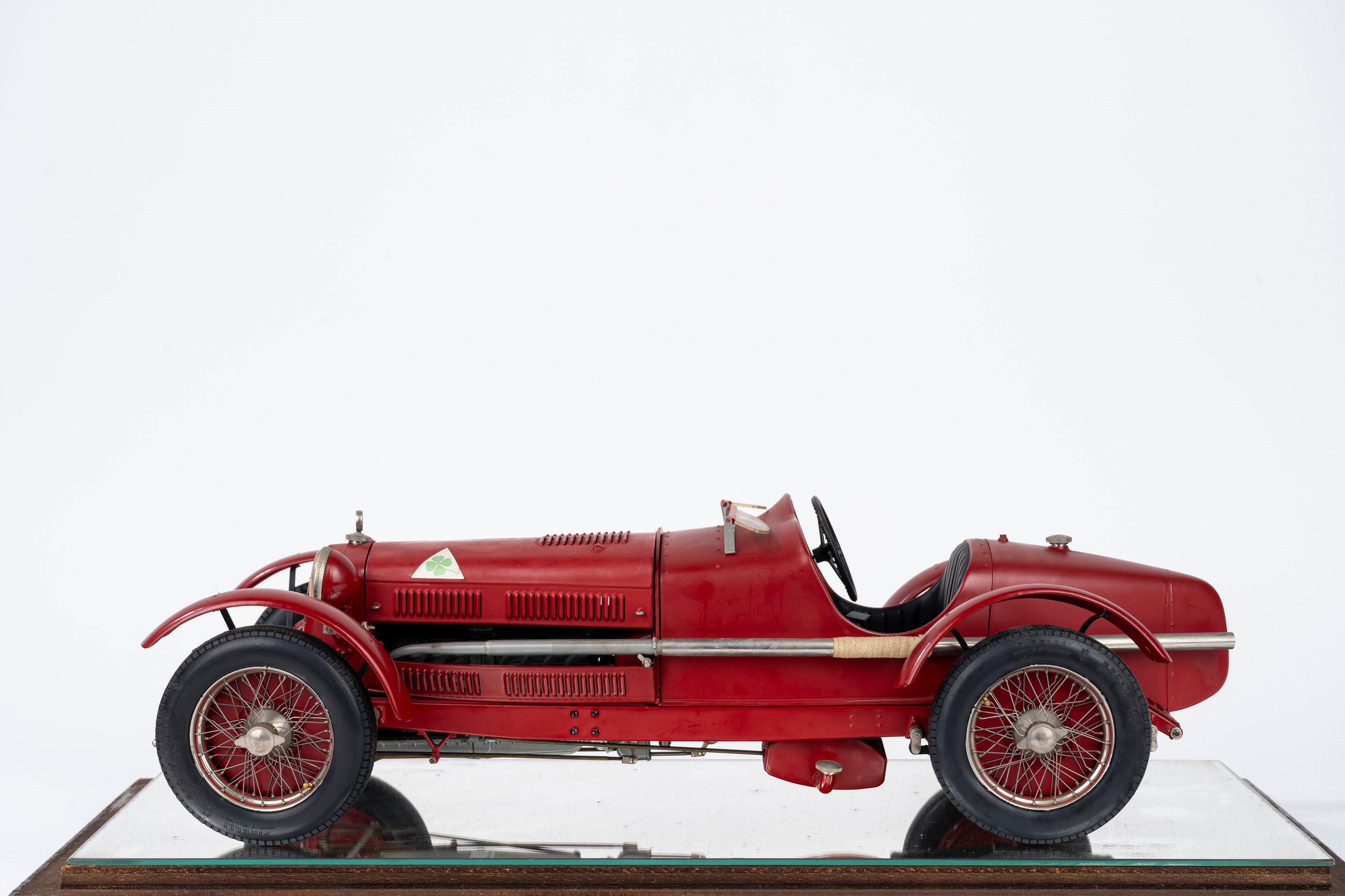 Modello di Automobile Alfa Romeo Rossa, Entro Teca in Vetro