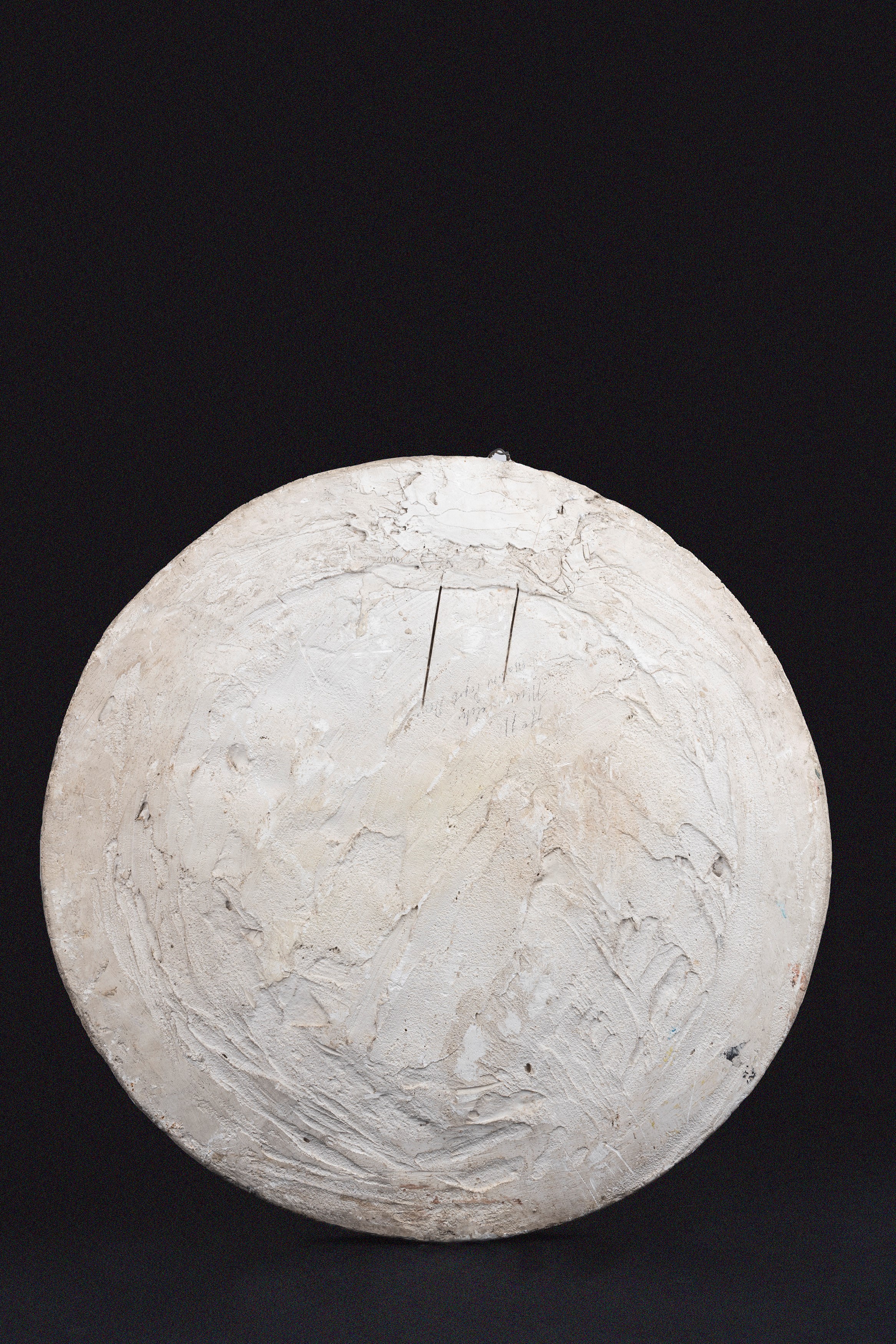Coppia di Tondi a Bassorilievo in Gesso, uno Raffigurante il Paradiso Terrestre, dalla Basilica d...
