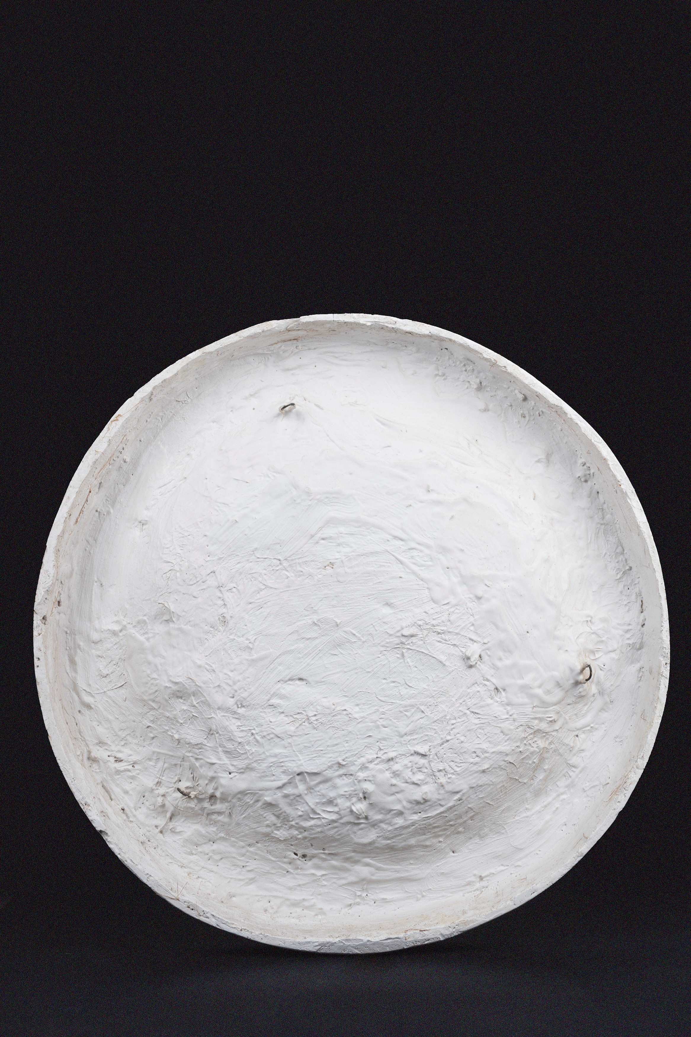 Coppia di Tondi a Bassorilievo in Gesso, uno Raffigurante il Paradiso Terrestre, dalla Basilica d...