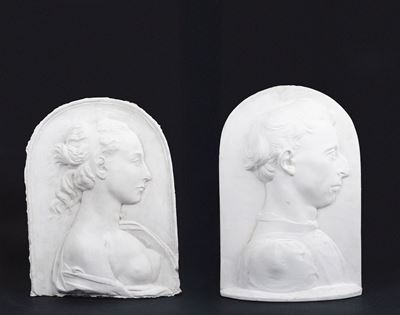 Coppia di Bassorilievi in Gesso Raffiguranti Ritratto Virile e Lucrezia, da Desiderio da Settigna...