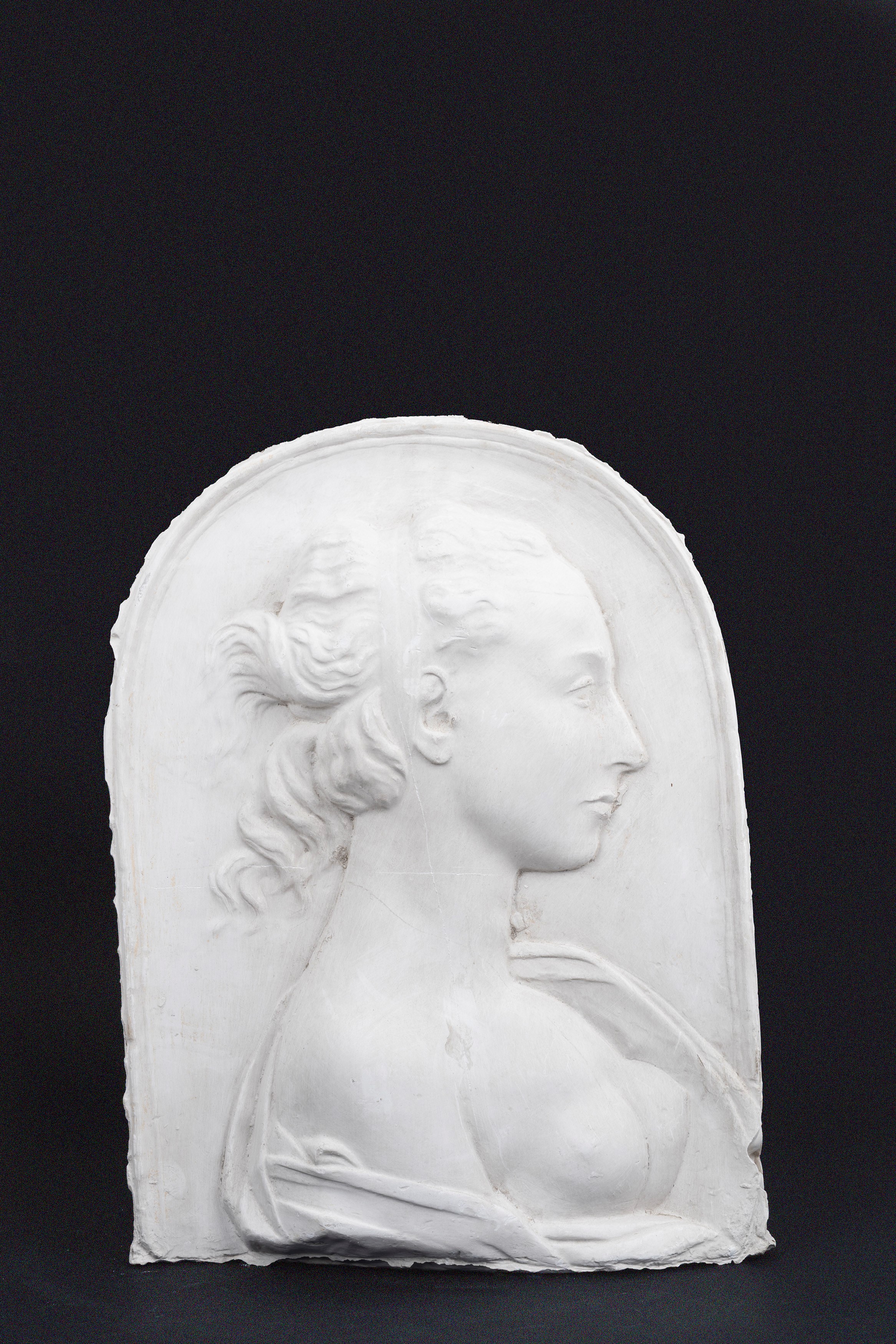 Coppia di Bassorilievi in Gesso Raffiguranti Ritratto Virile e Lucrezia, da Desiderio da Settigna...