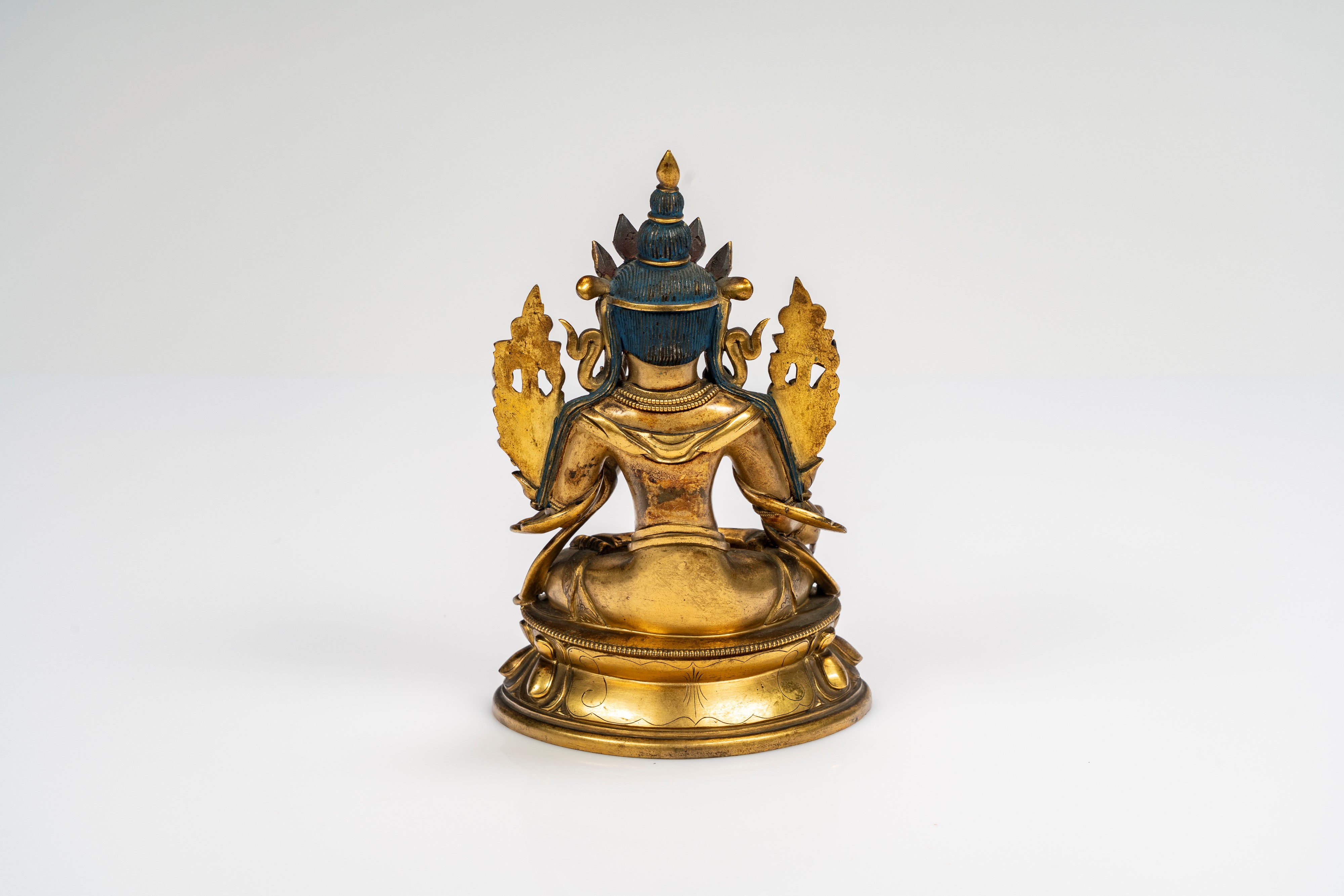 Scultura in bronzo dorato, finemente cesellata e con tracce di colore, raffigurante Tara Verde. C...