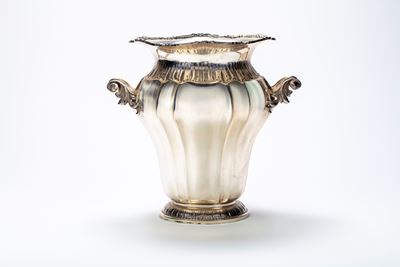 Argentiere Peruggia & C., Vaso in argento baccellato