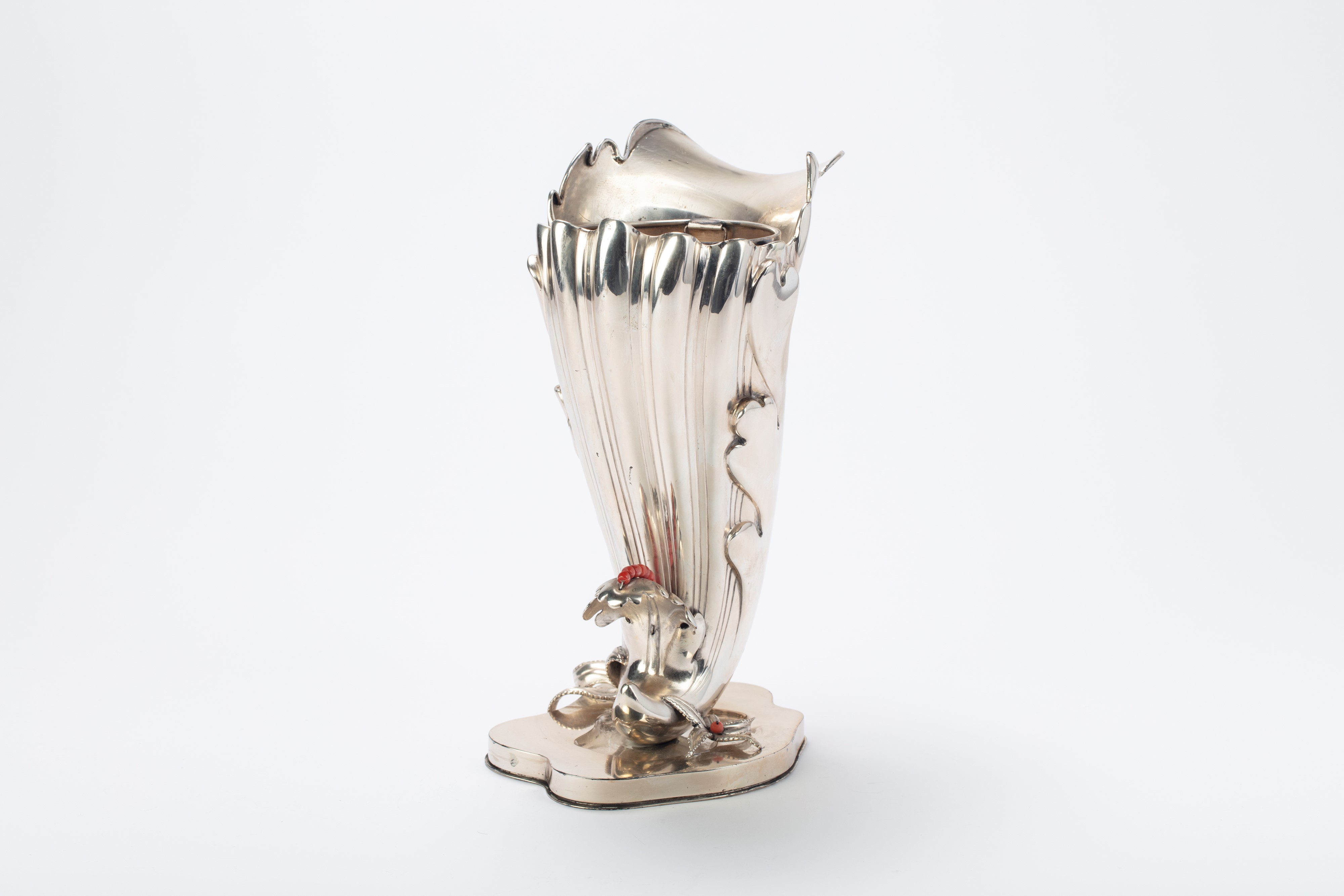 Vaso a cornucopia in argento, Milano, circa 1940