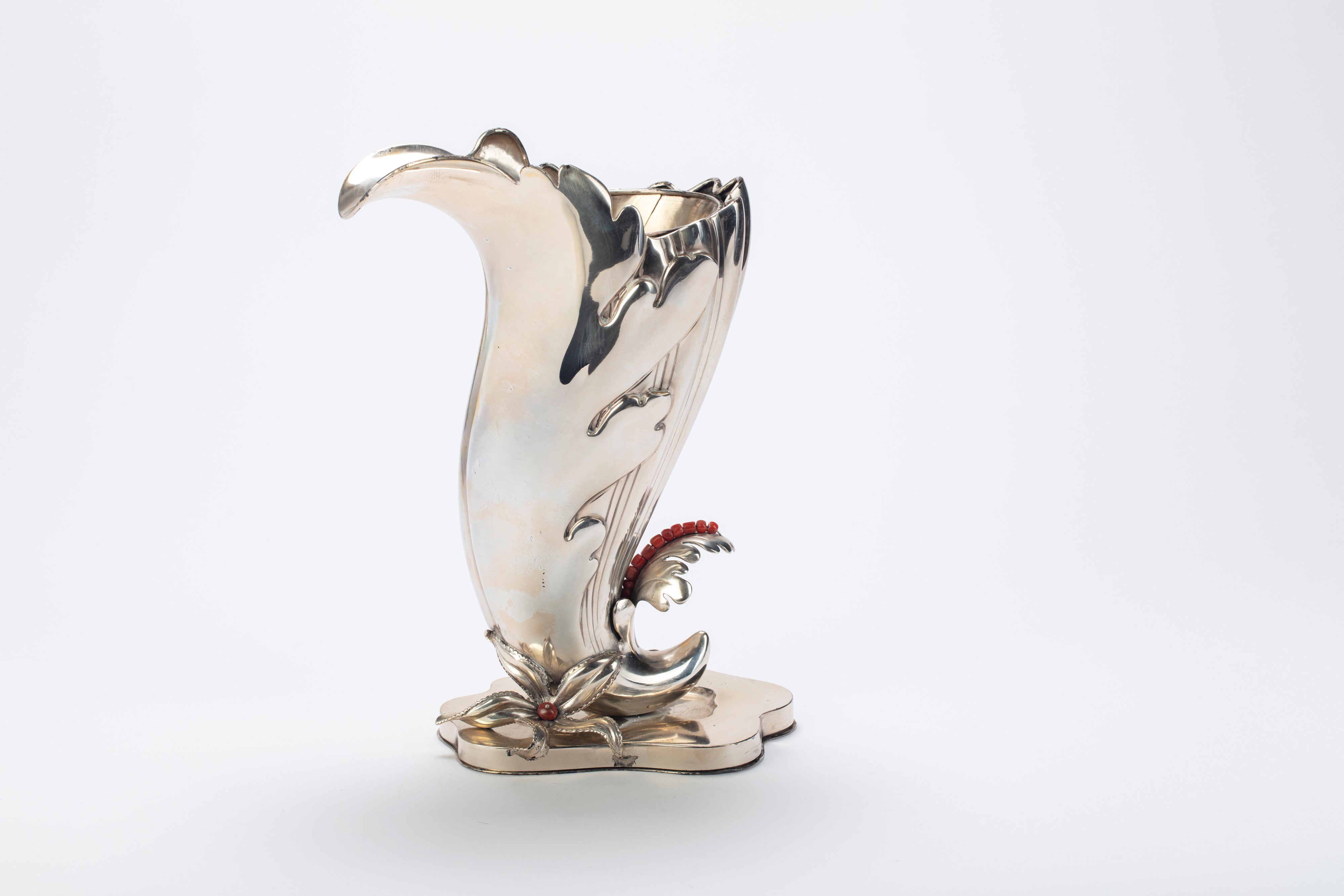 Vaso a cornucopia in argento, Milano, circa 1940