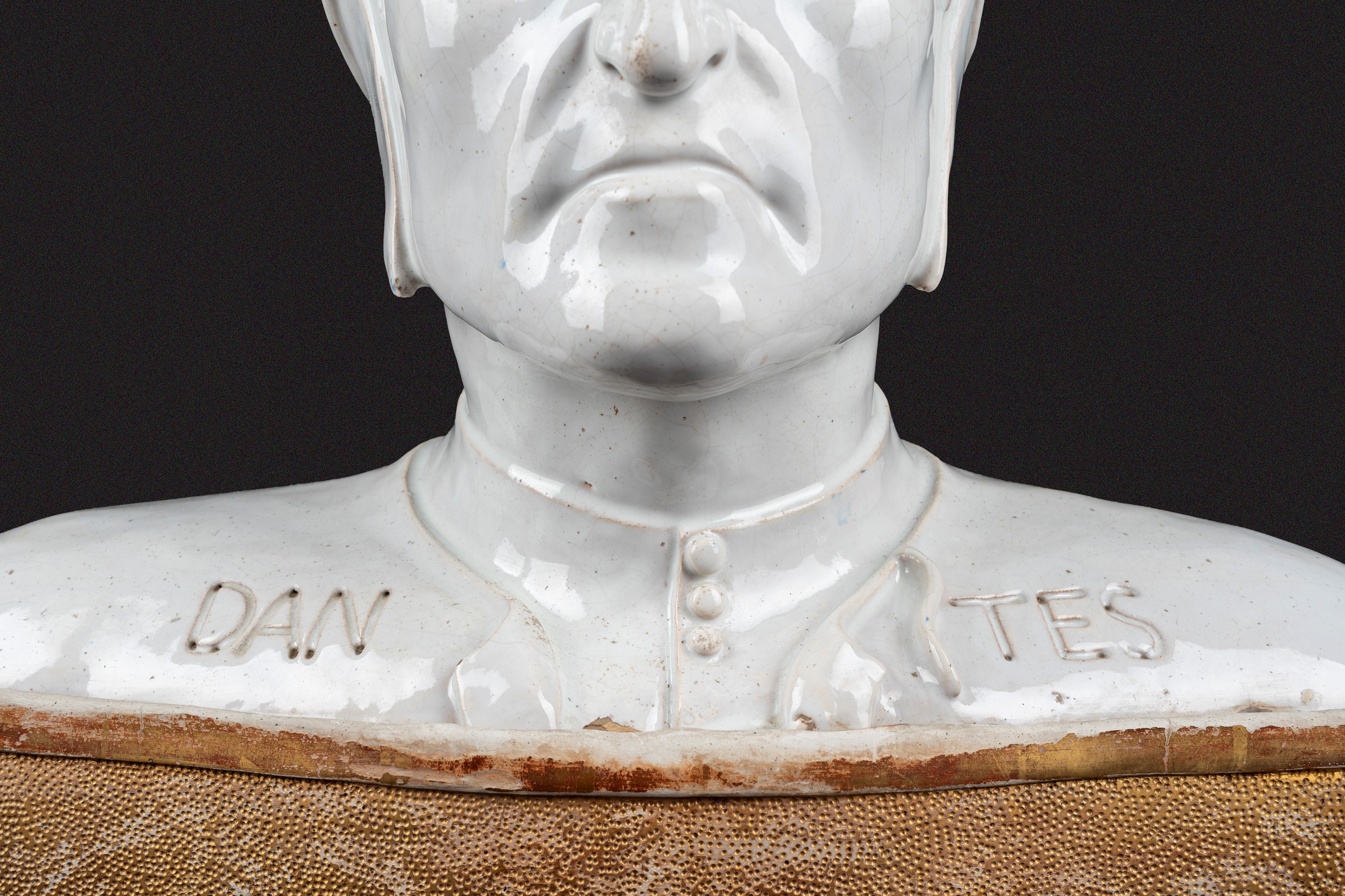Scuola Italiana del XX Secolo - Busto di Dante in Maiolica Bianca