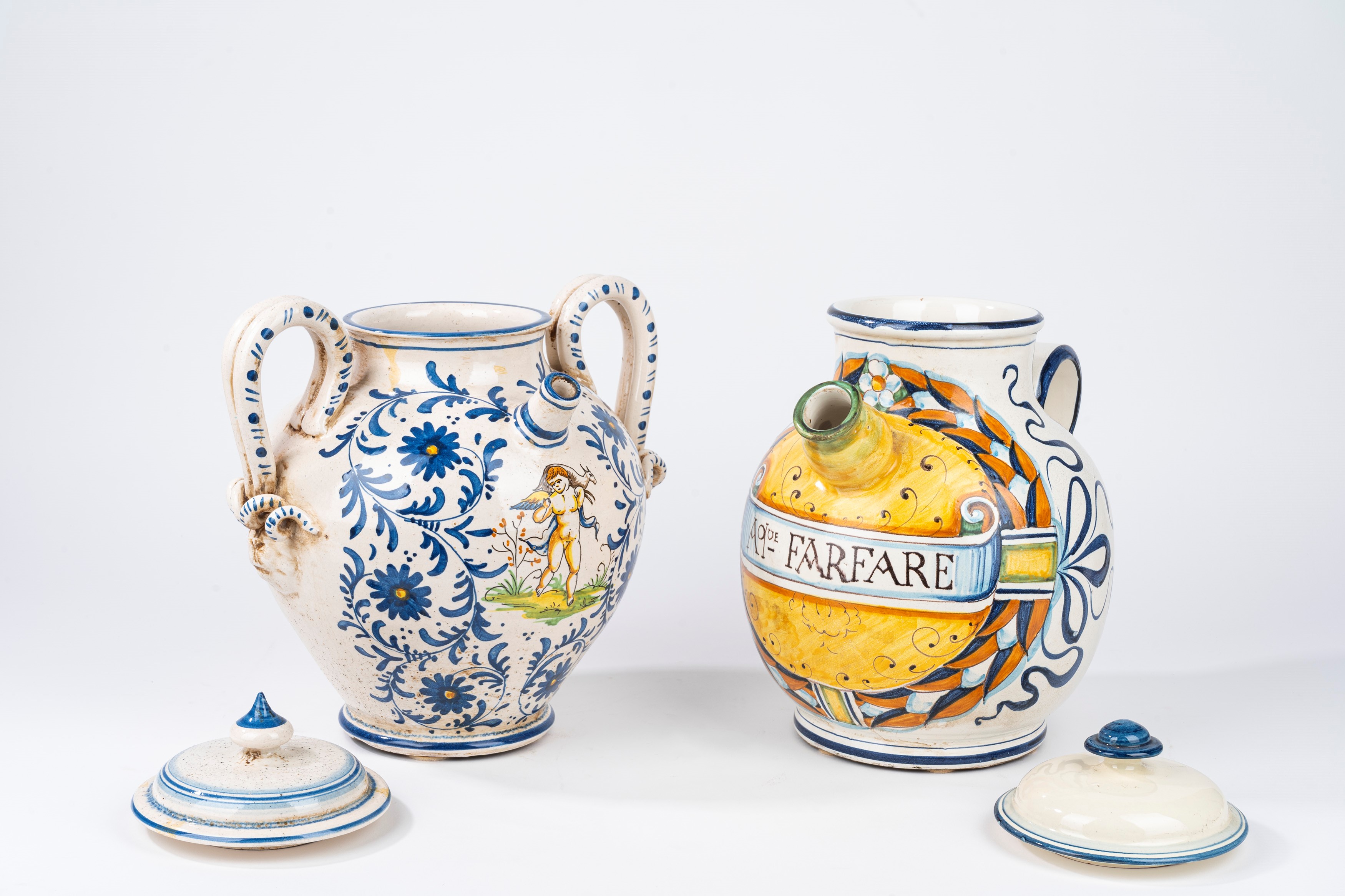 Due Versatoi in Maiolica Policroma