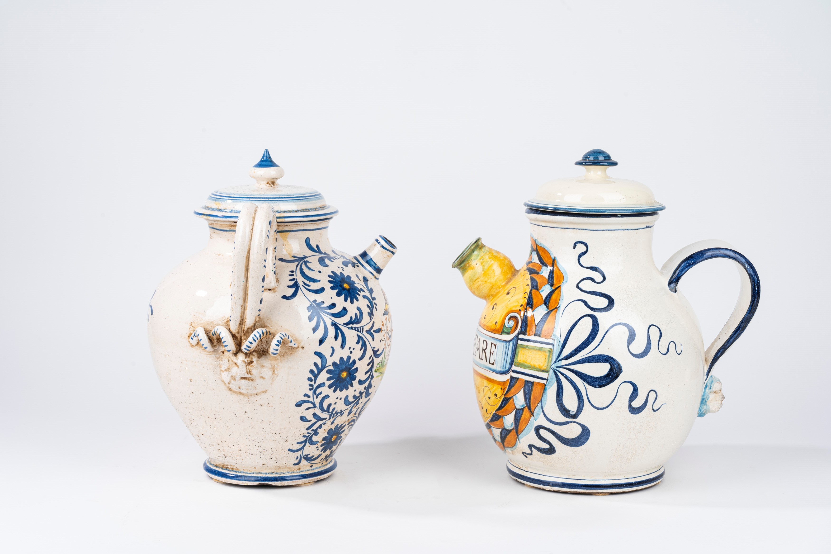 Due Versatoi in Maiolica Policroma