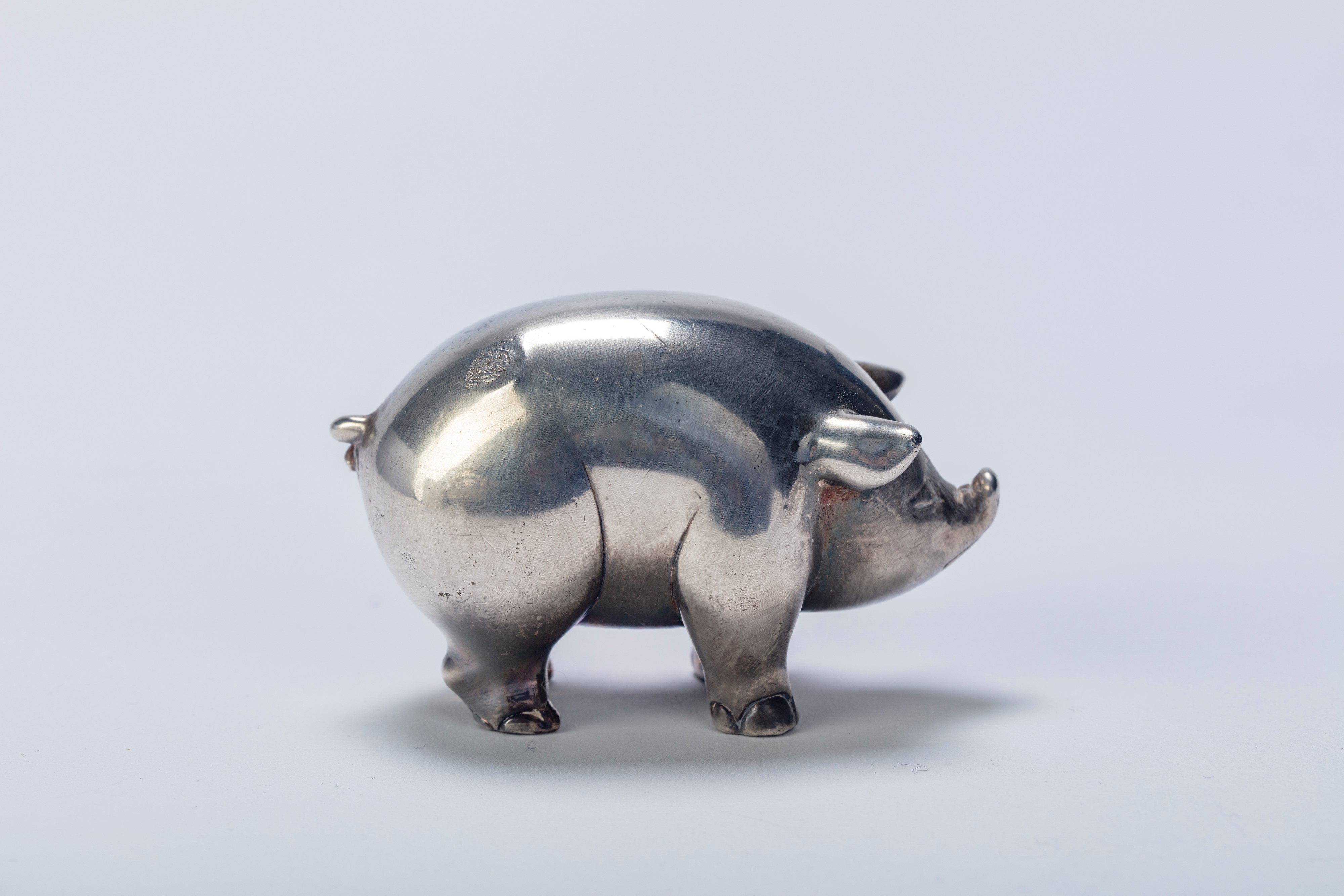 Soprammobile decorativo in argento a forma di maialino