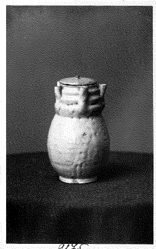 Vaso con coperchio con invetriatura azzurra/celadon e cinque beccucci. Cina, dinastia Song/Yuan, ...