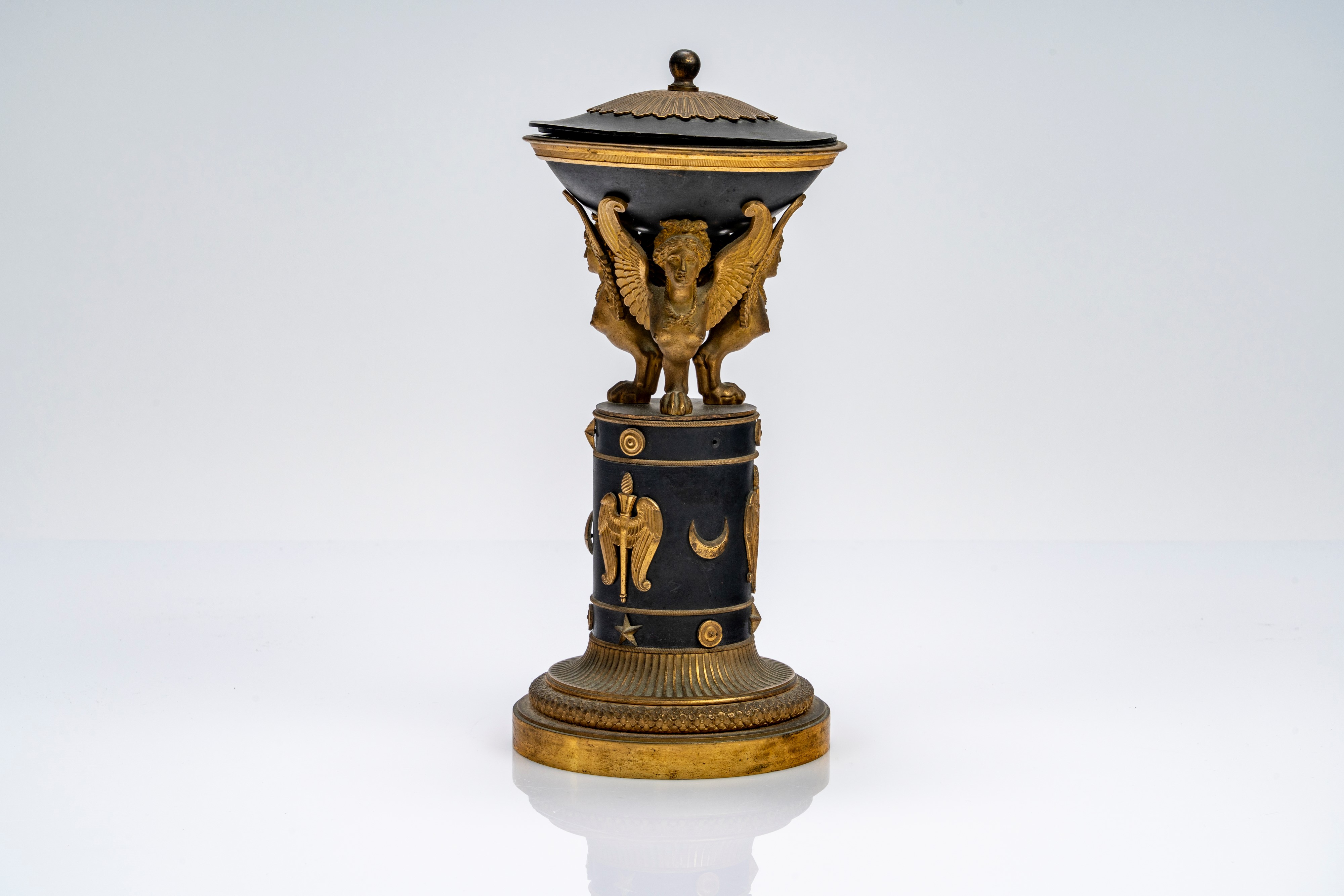 Alzata con coperchio in bronzo dorato e patinato, secolo XIX