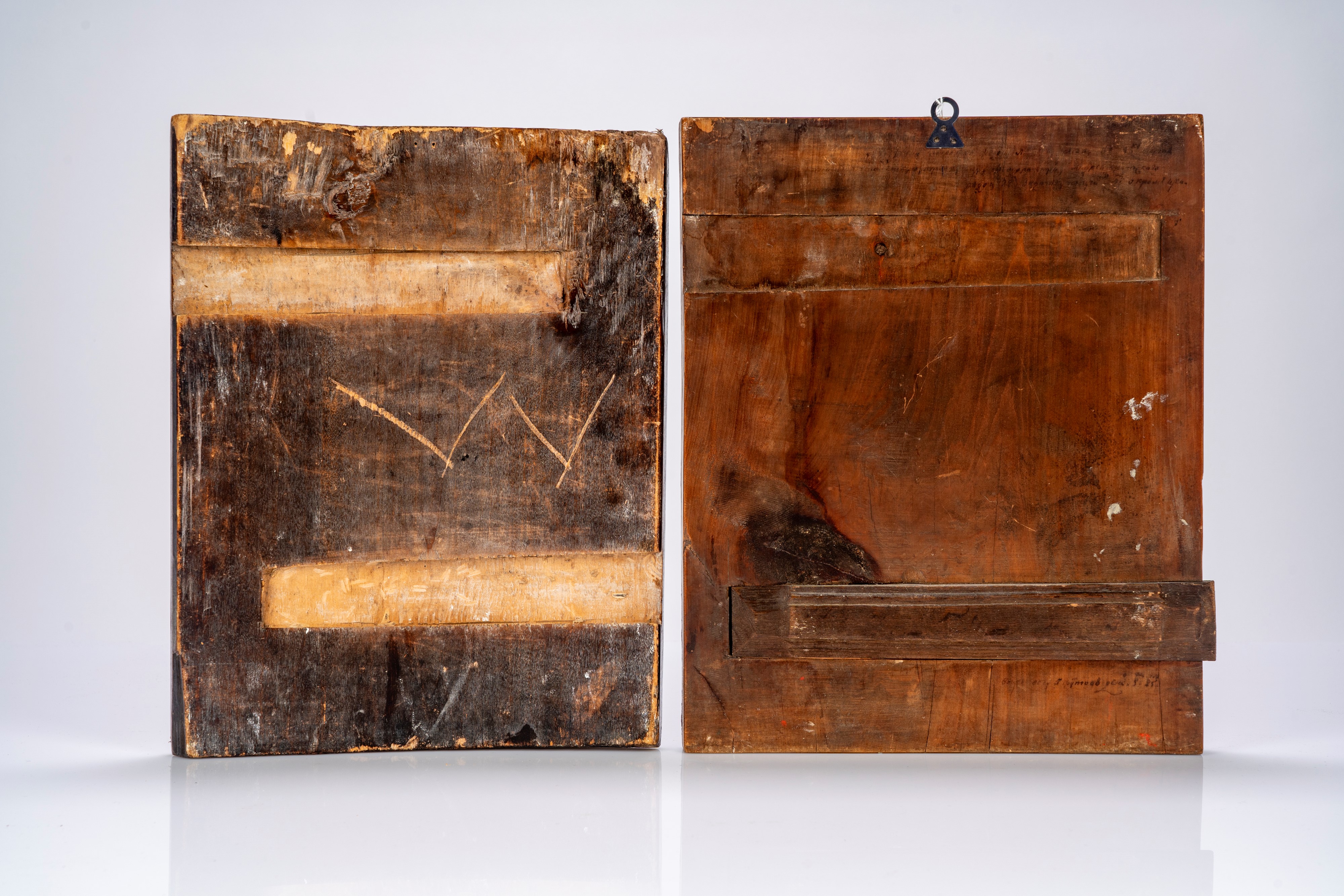 Lotto di tre icone su tavola: una raffigurante le Dodici Grandi Feste, due quadripartite. Russia,...