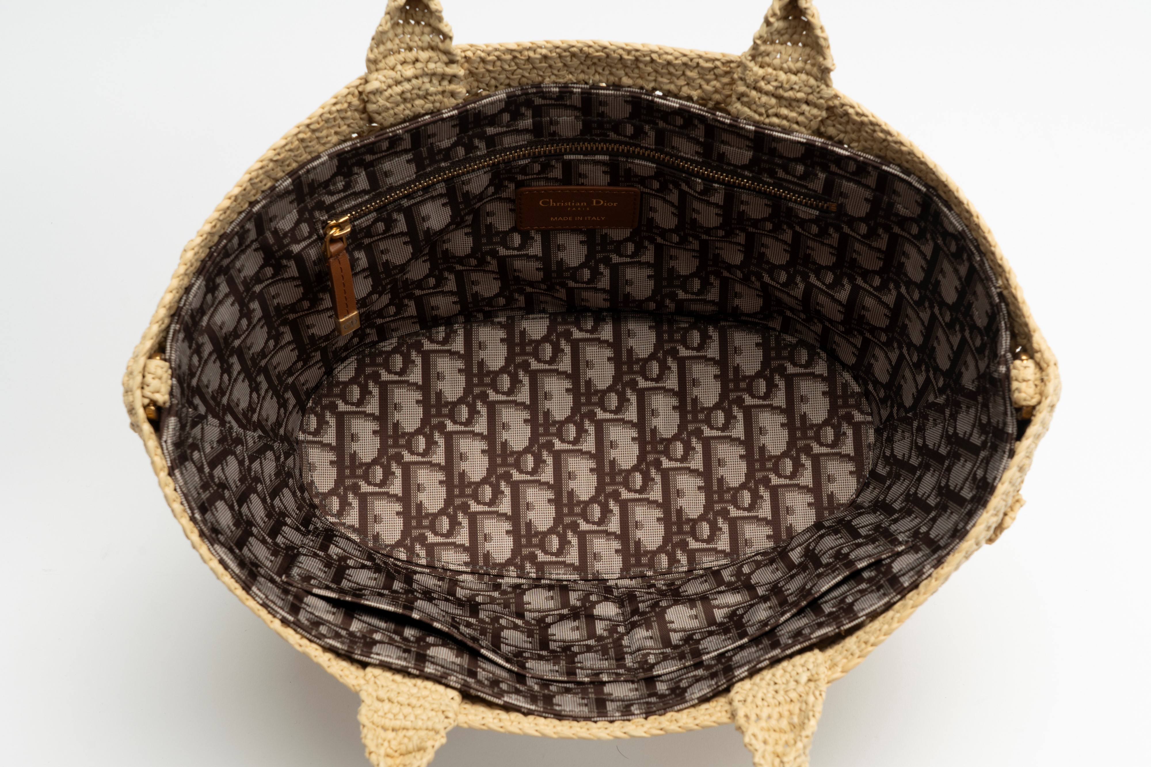 Christian Dior - Borsa cesto in rafia lavorata all'uncinetto con fantasia a fiori