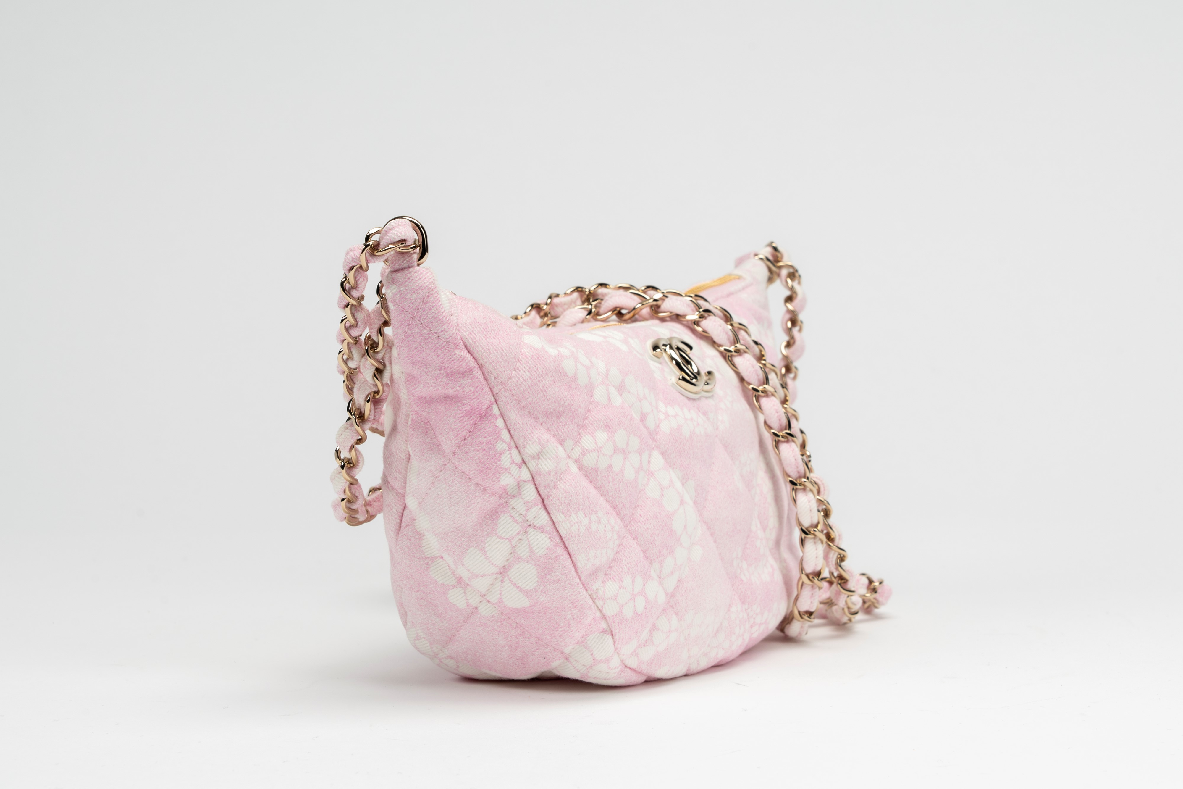 Chanel - Borsa Hobo in tela denim stampato, cm 29