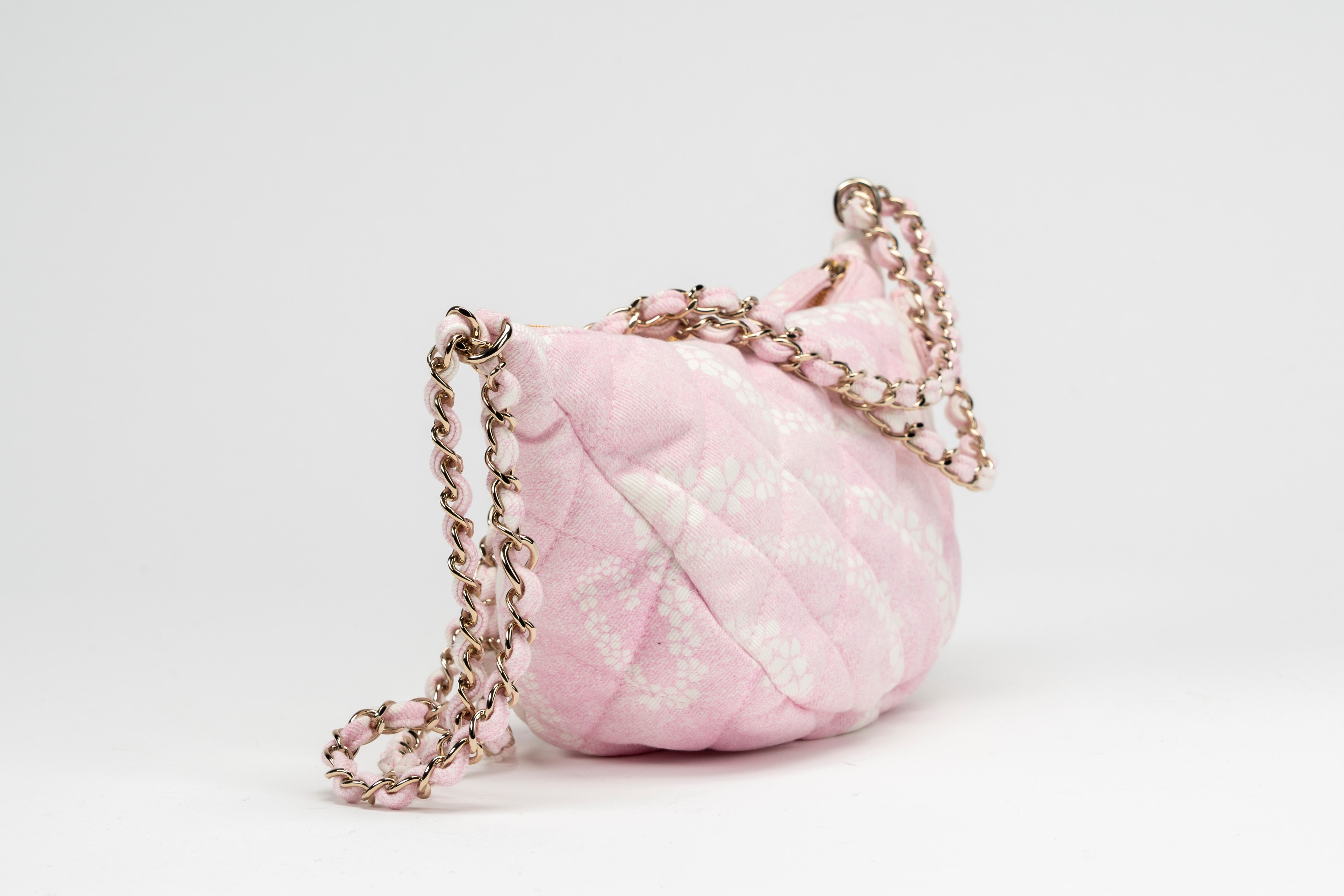 Chanel - Borsa Hobo in tela denim stampato, cm 29